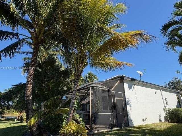 Small Image of 1163 CAMELLIA CIR, Weston Number 10