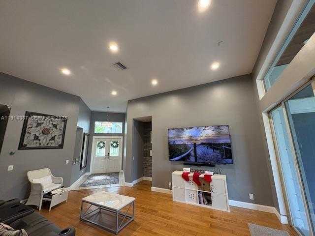 Small Image of 1163 CAMELLIA CIR, Weston Number 15