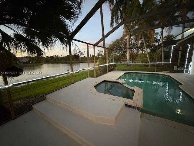 Small Image of 1163 CAMELLIA CIR, Weston Number 19