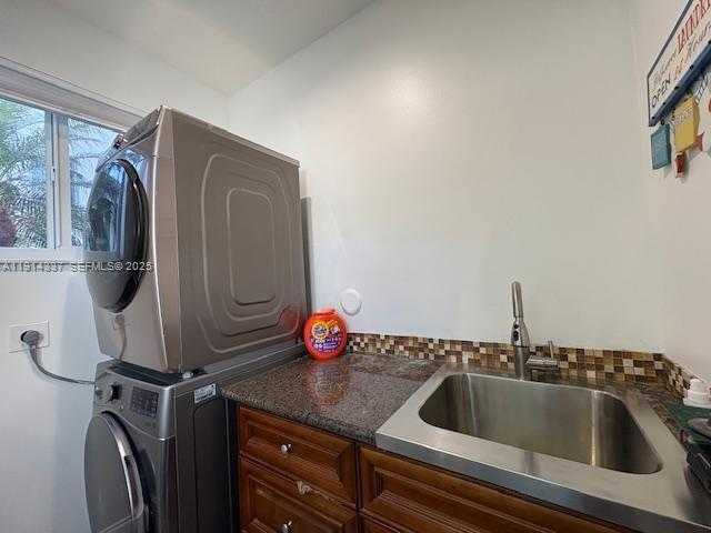 Small Image of 1163 CAMELLIA CIR, Weston Number 34