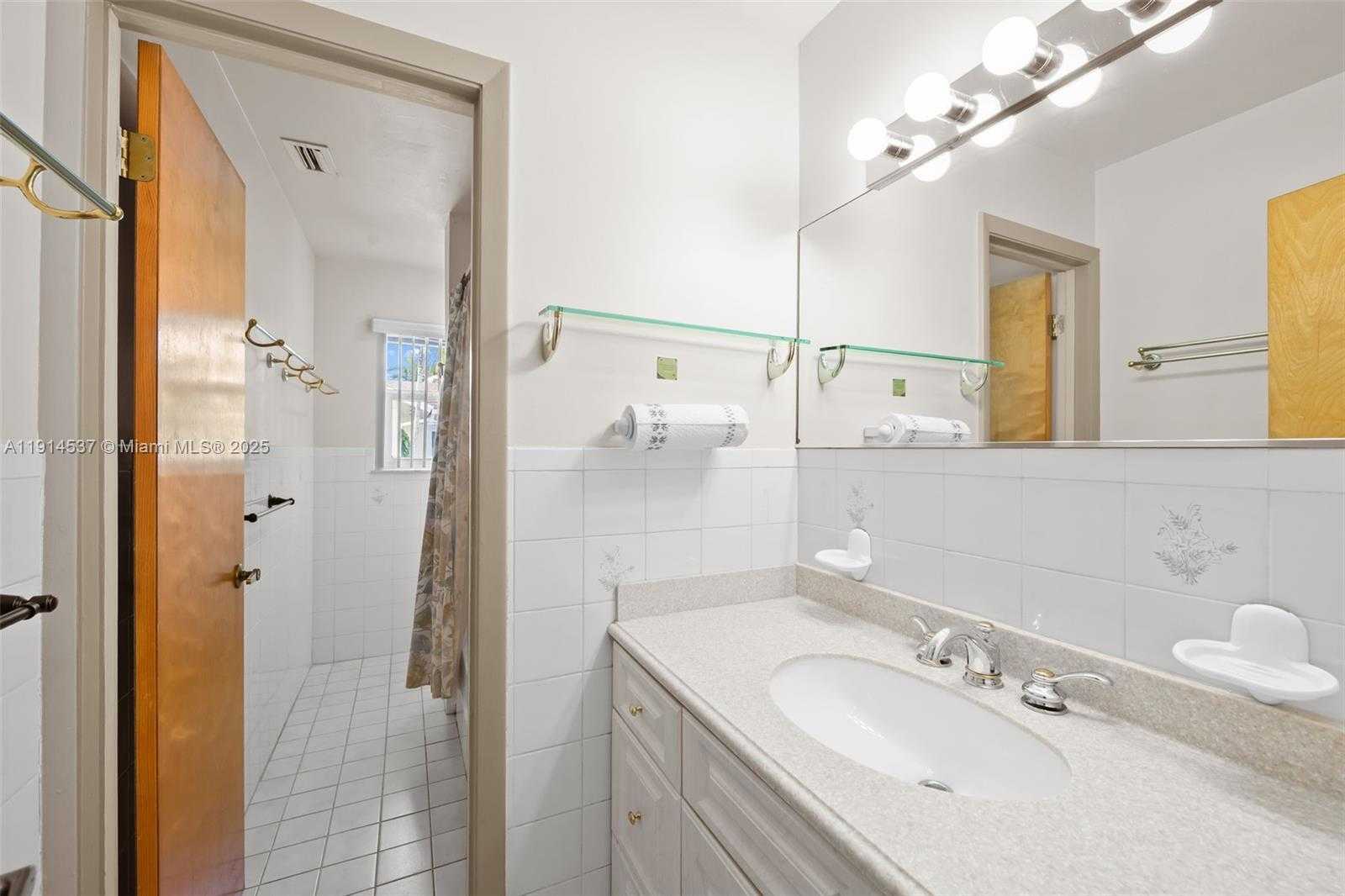 Small Image of 11241 NORTH WEST 27TH CT, Plantation Number 22