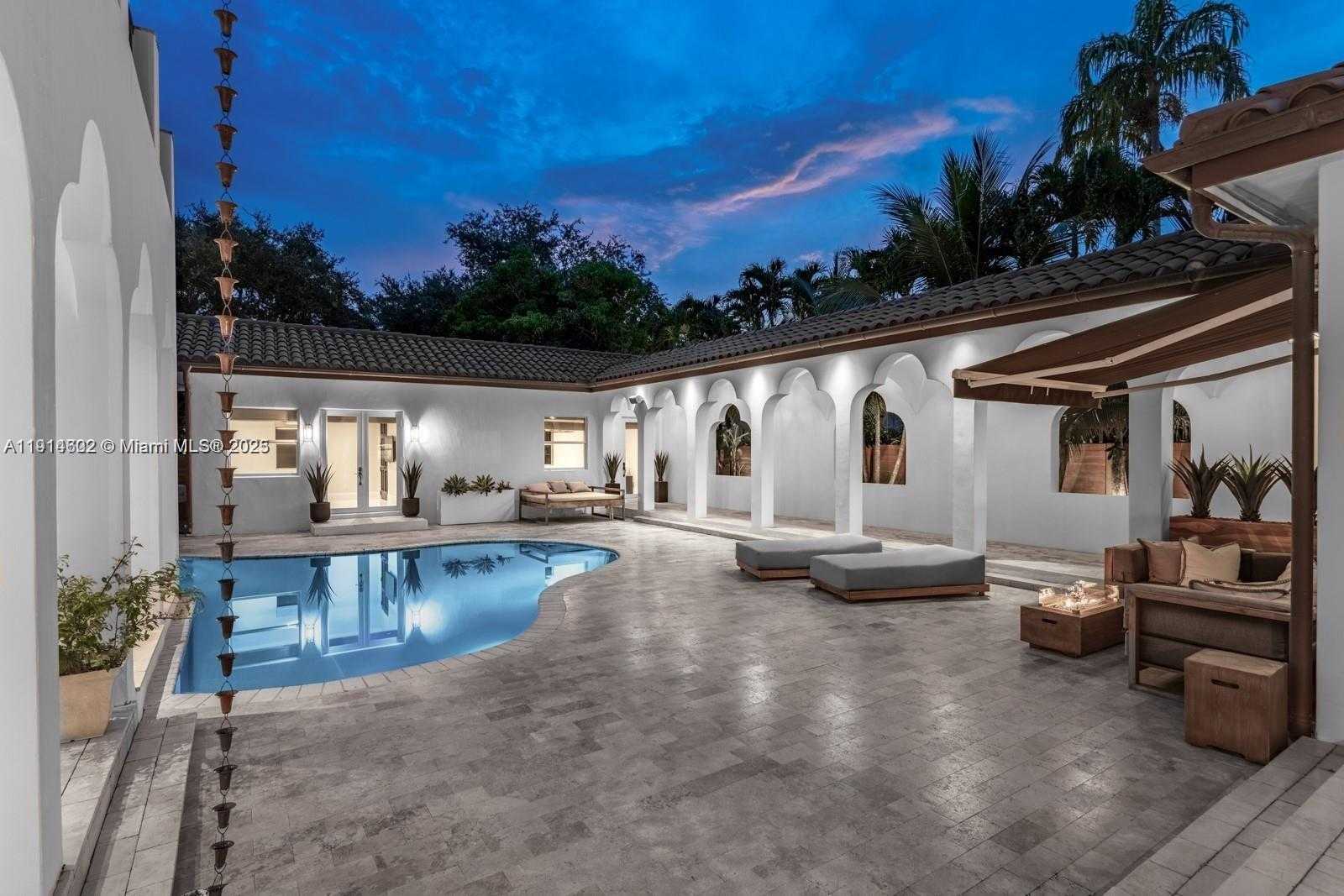 Small Image of 12650 SOUTH WEST 77TH AVE, Pinecrest Number 39