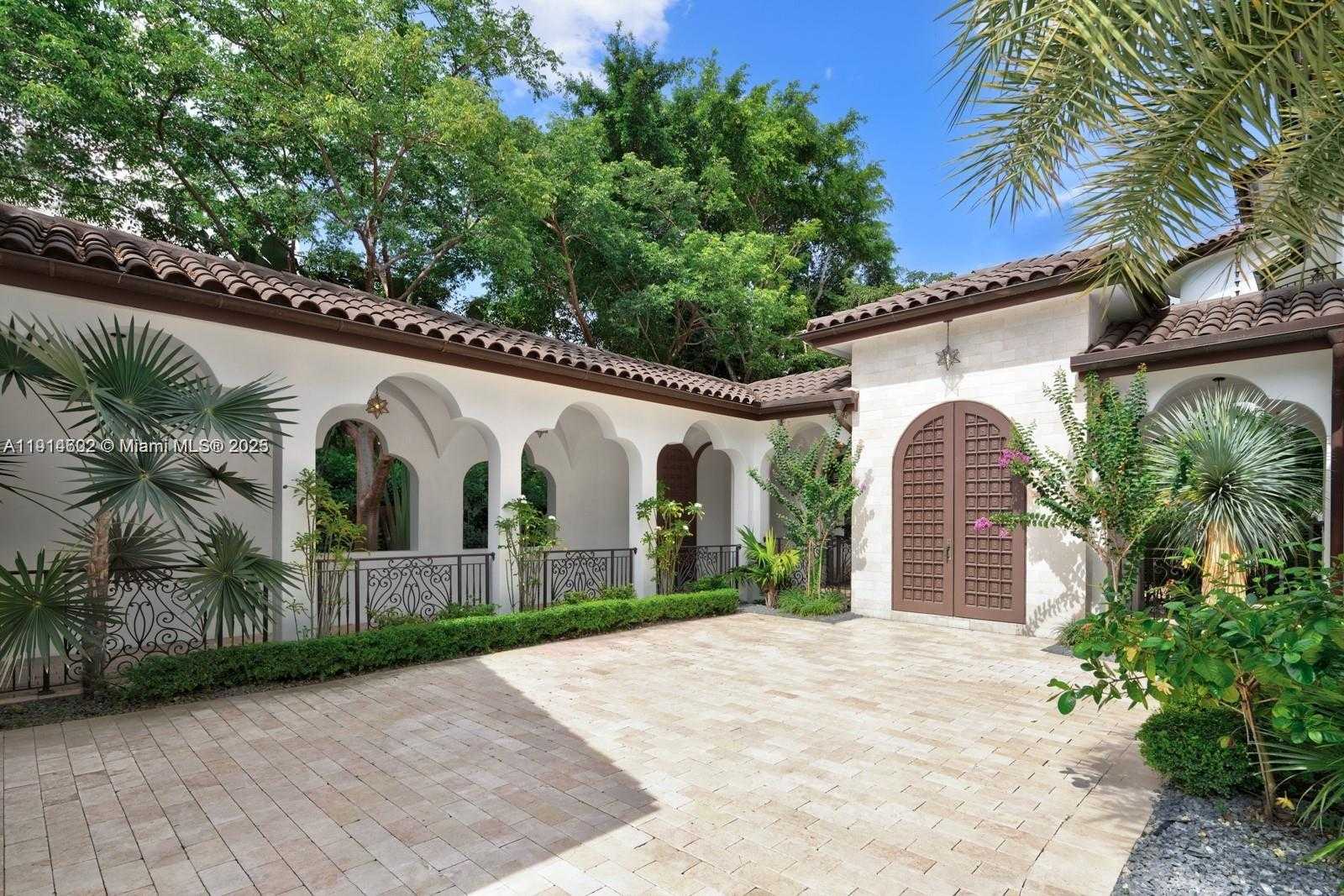 Small Image of 12650 SOUTH WEST 77TH AVE, Pinecrest Number 44