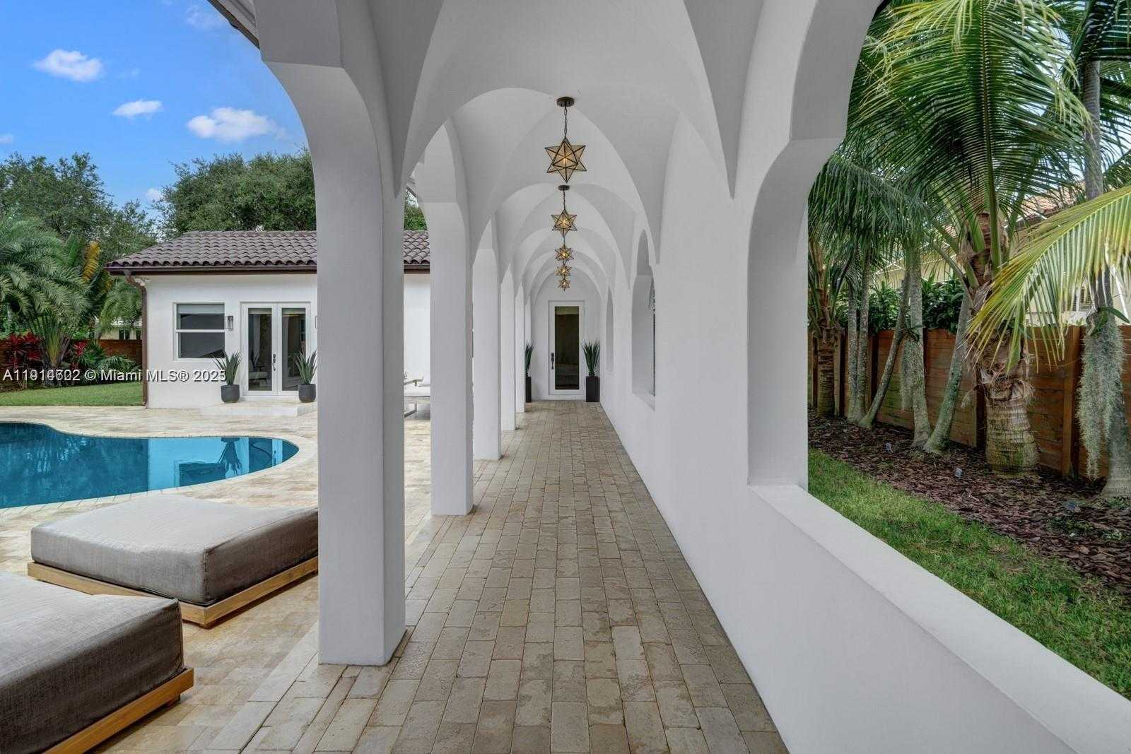 Small Image of 12650 SOUTH WEST 77TH AVE, Pinecrest Number 45