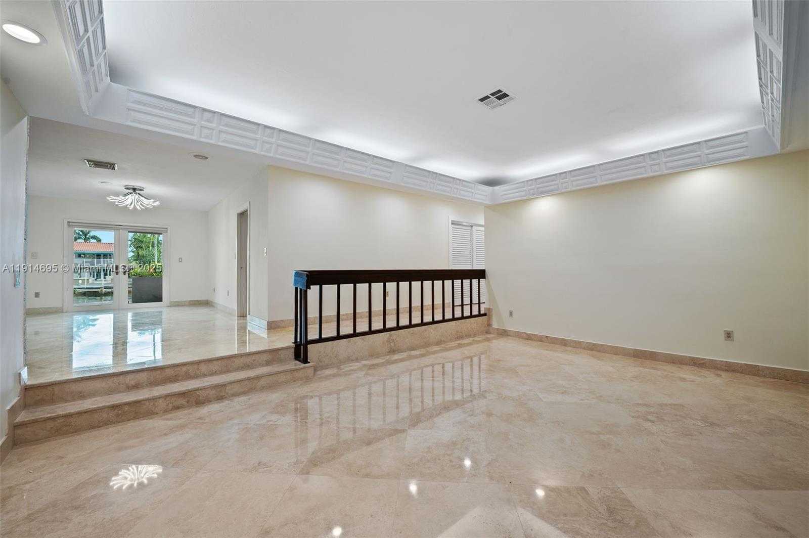 Small Image of 2015 NORTH EAST 120TH RD, North Miami Number 13