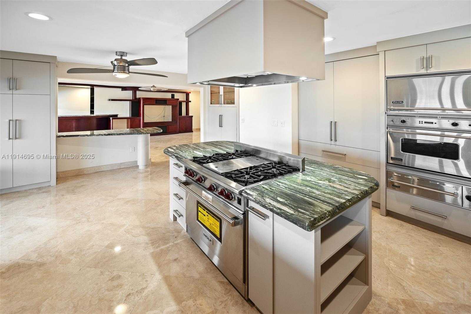 Small Image of 2015 NORTH EAST 120TH RD, North Miami Number 17