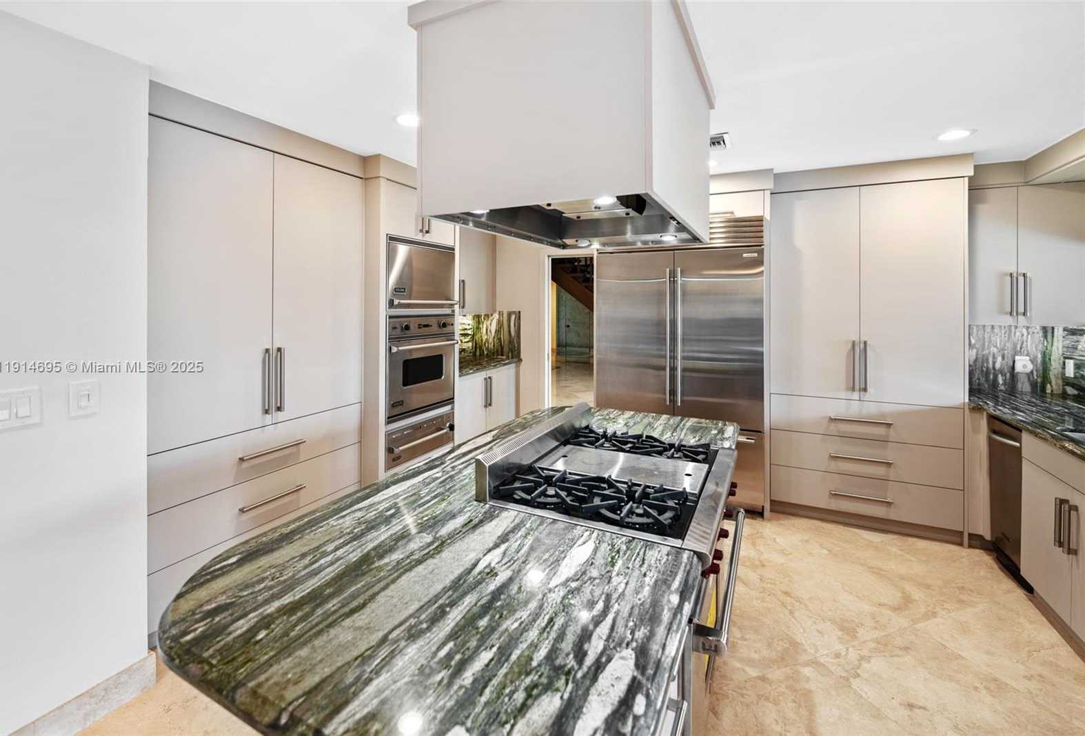 Small Image of 2015 NORTH EAST 120TH RD, North Miami Number 18