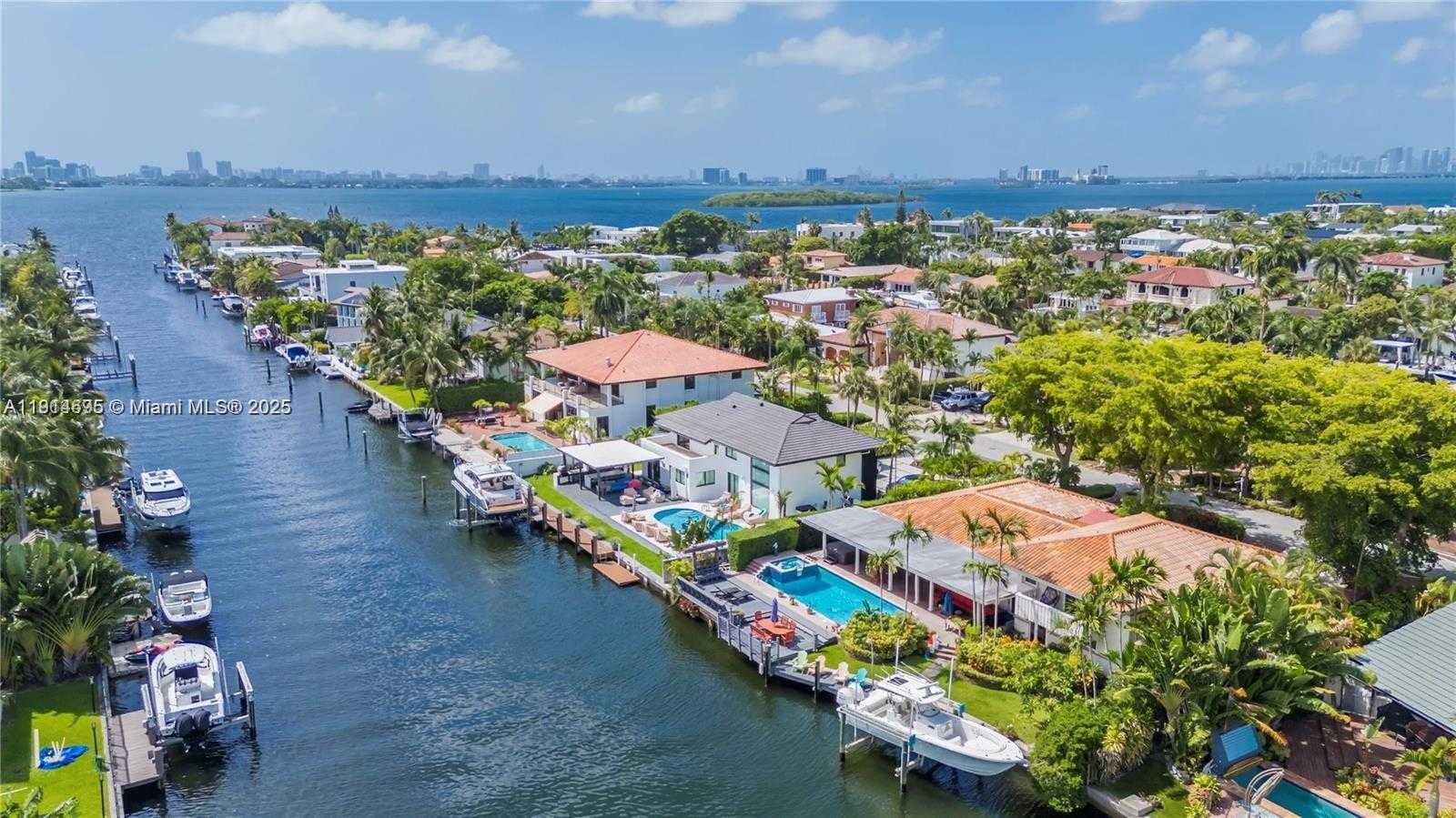 Small Image of 2015 NORTH EAST 120TH RD, North Miami Number 2