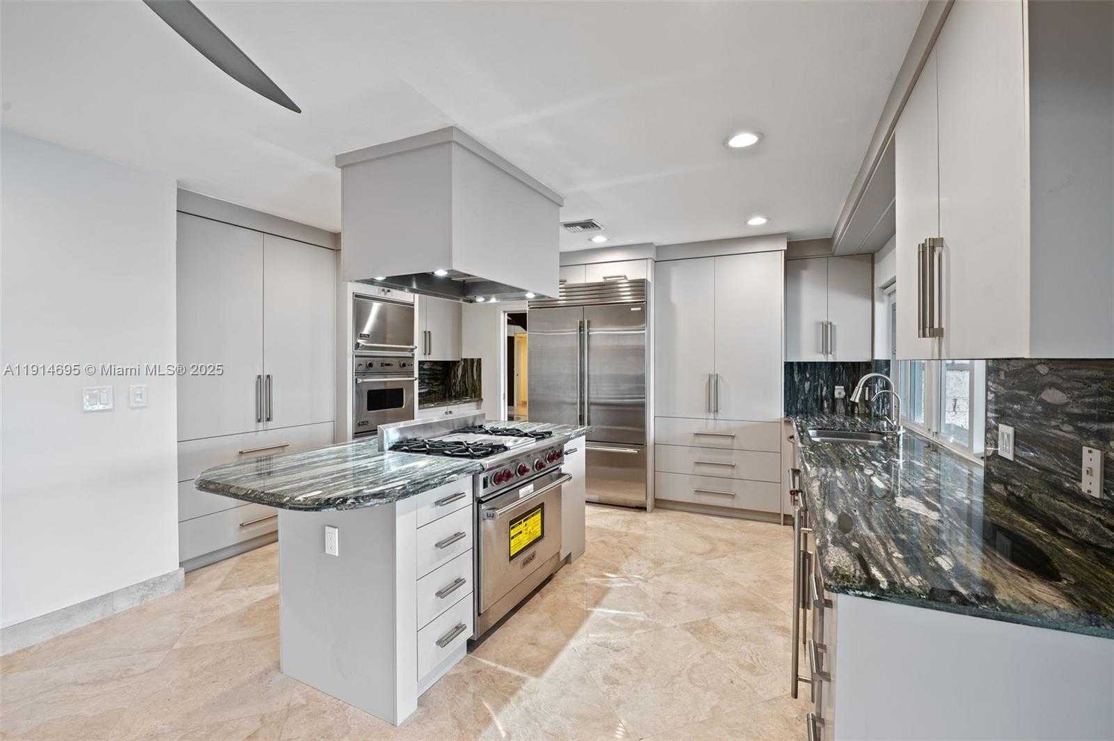 Small Image of 2015 NORTH EAST 120TH RD, North Miami Number 21