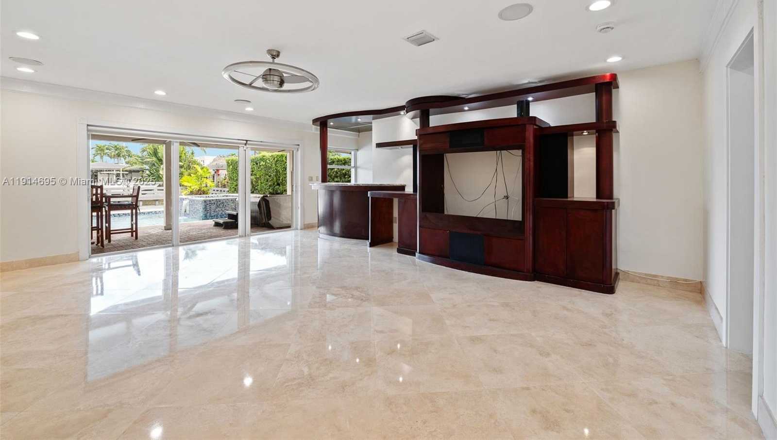 Small Image of 2015 NORTH EAST 120TH RD, North Miami Number 25