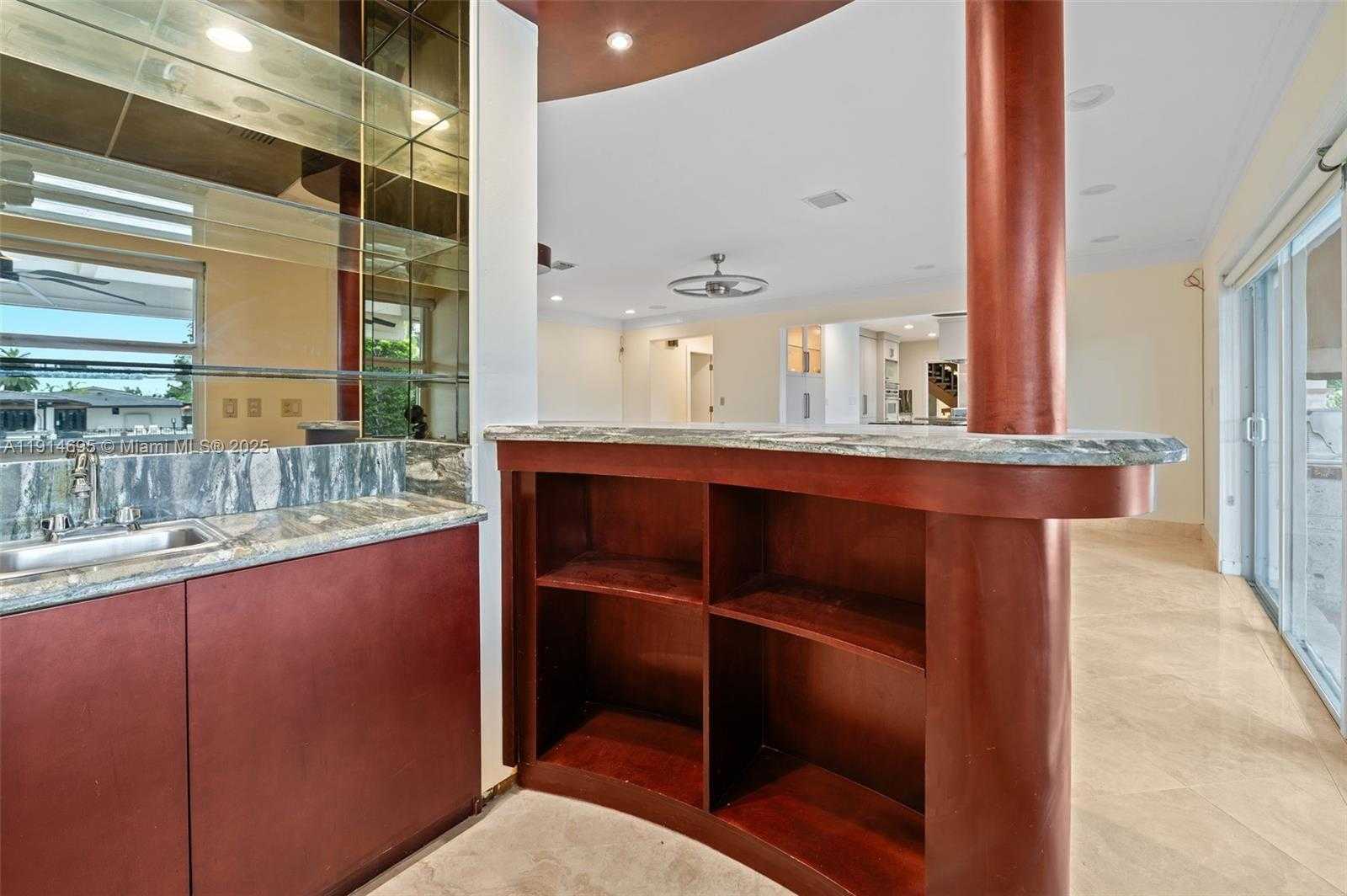 Small Image of 2015 NORTH EAST 120TH RD, North Miami Number 26