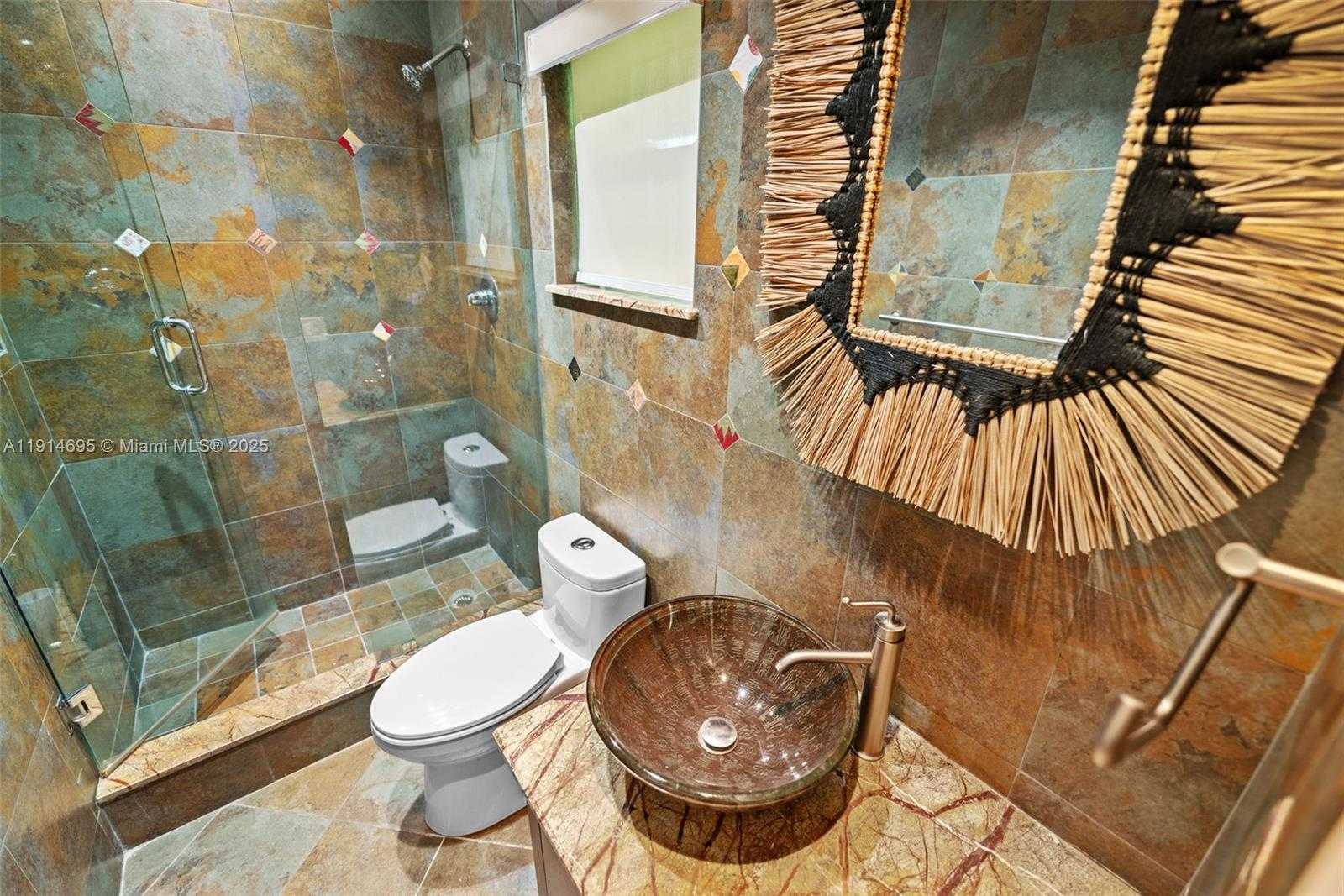 Small Image of 2015 NORTH EAST 120TH RD, North Miami Number 31