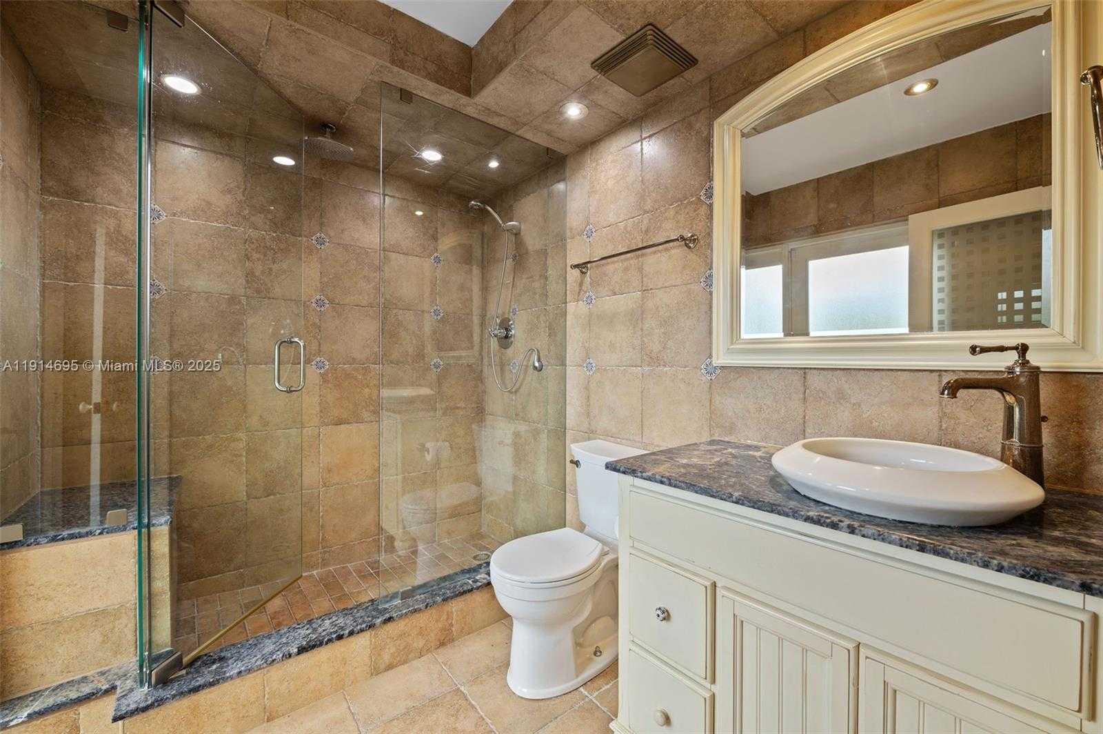 Small Image of 2015 NORTH EAST 120TH RD, North Miami Number 39