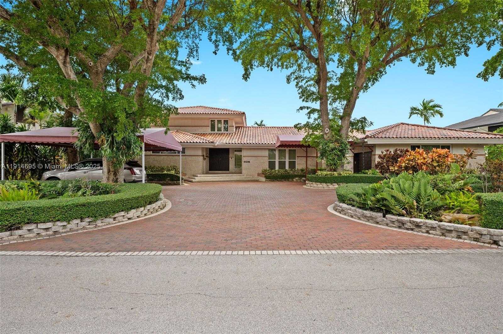 Small Image of 2015 NORTH EAST 120TH RD, North Miami Number 4