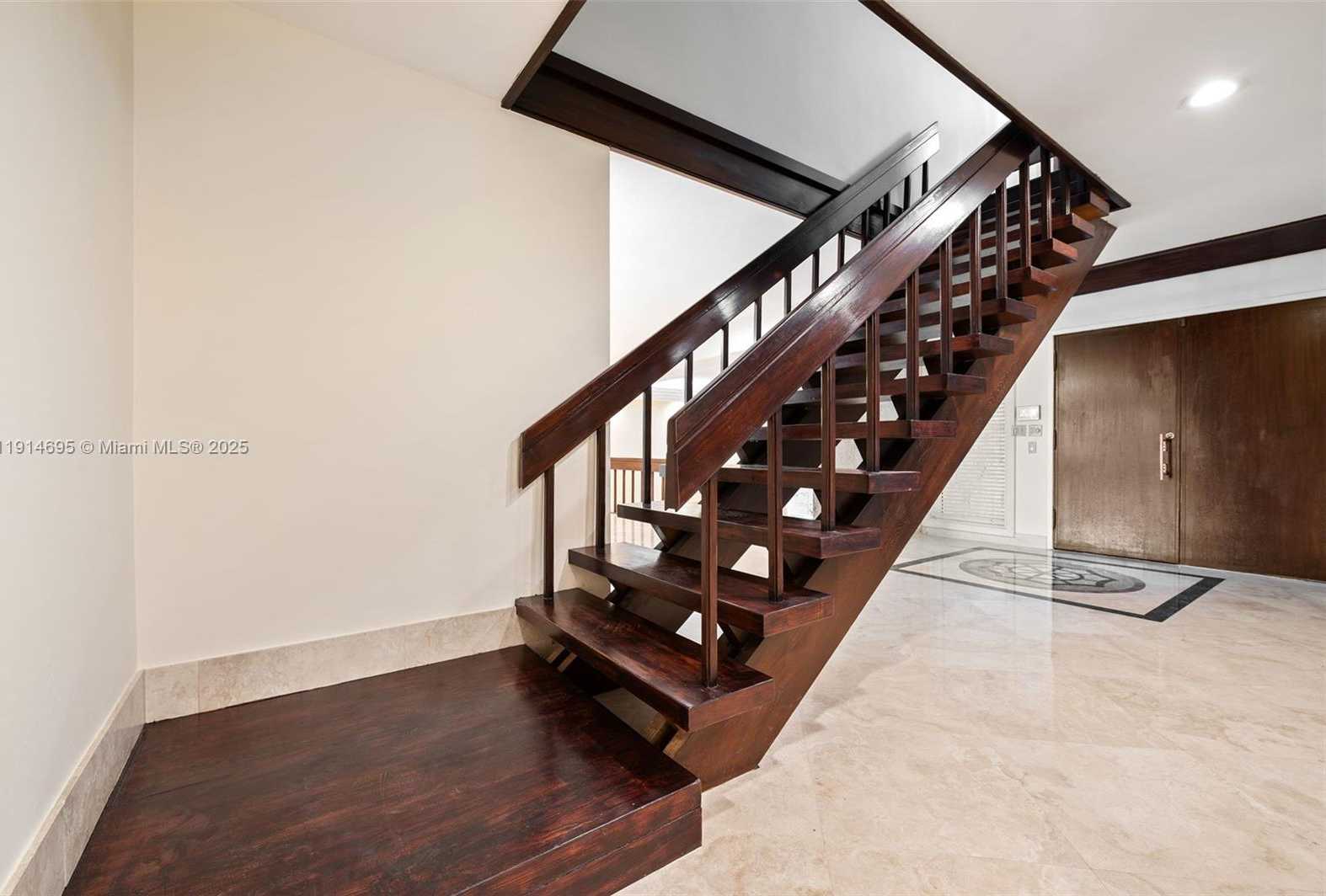 Small Image of 2015 NORTH EAST 120TH RD, North Miami Number 40