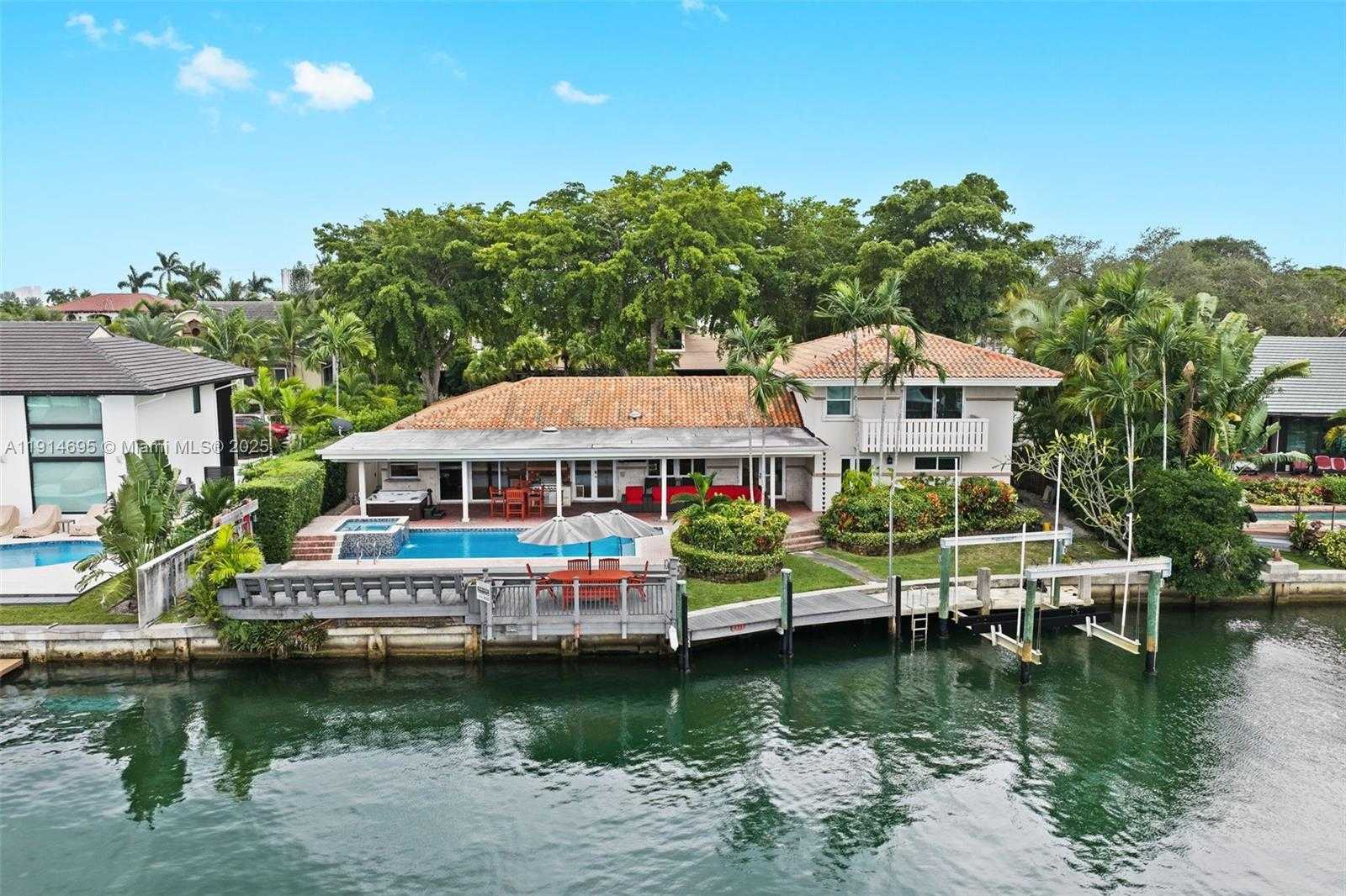 Small Image of 2015 NORTH EAST 120TH RD, North Miami Number 56