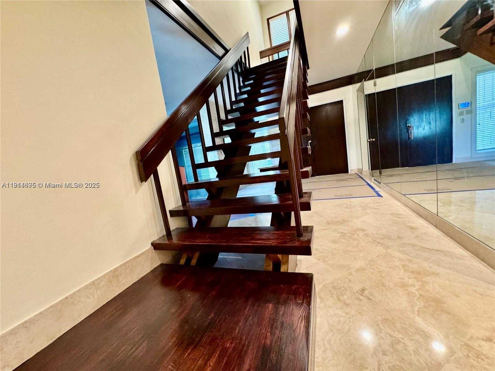 Small Image of 2015 NORTH EAST 120TH RD, North Miami Number 67