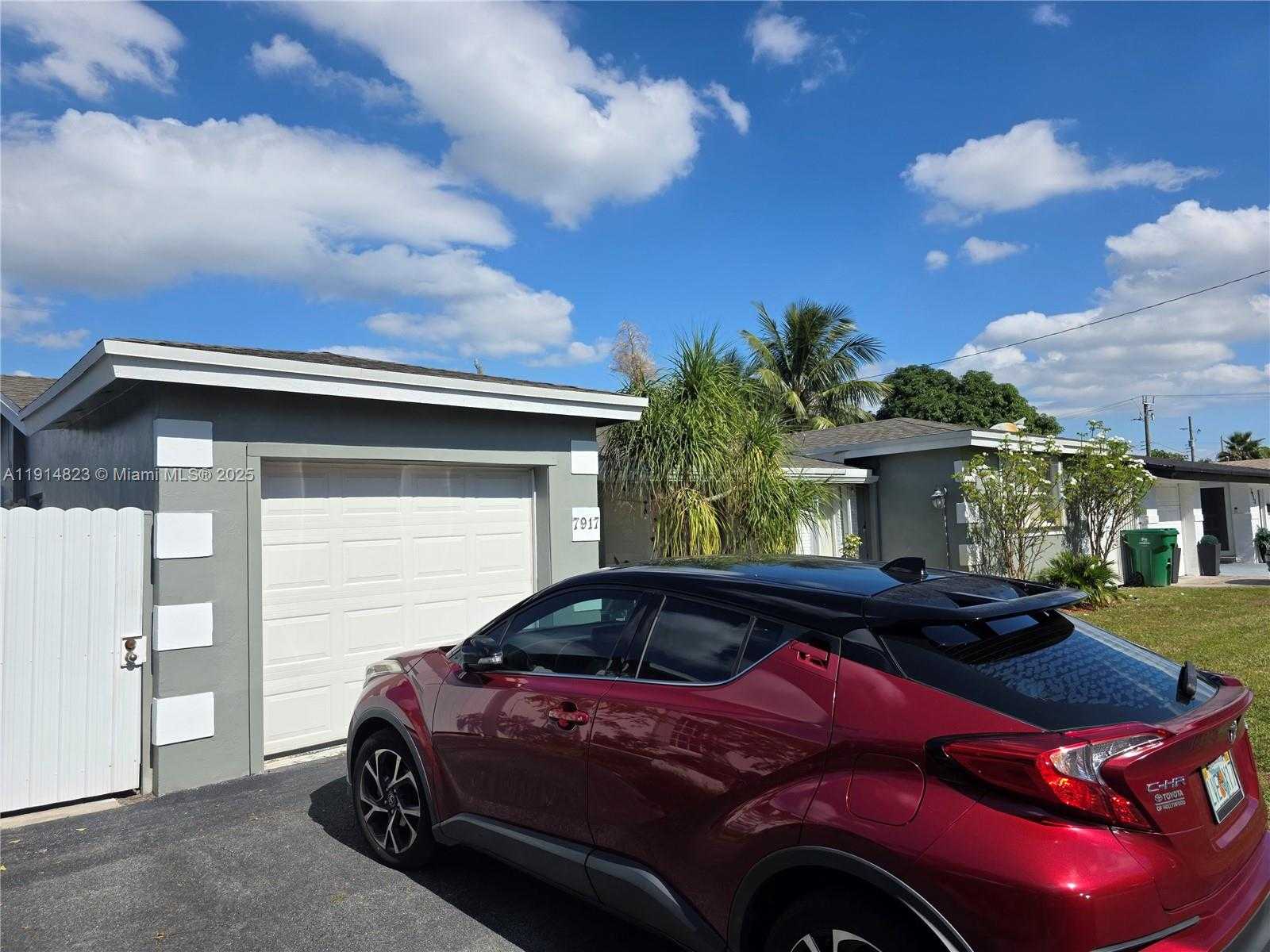 Small Image of 7917 TROPICANA ST, Miramar Number 2