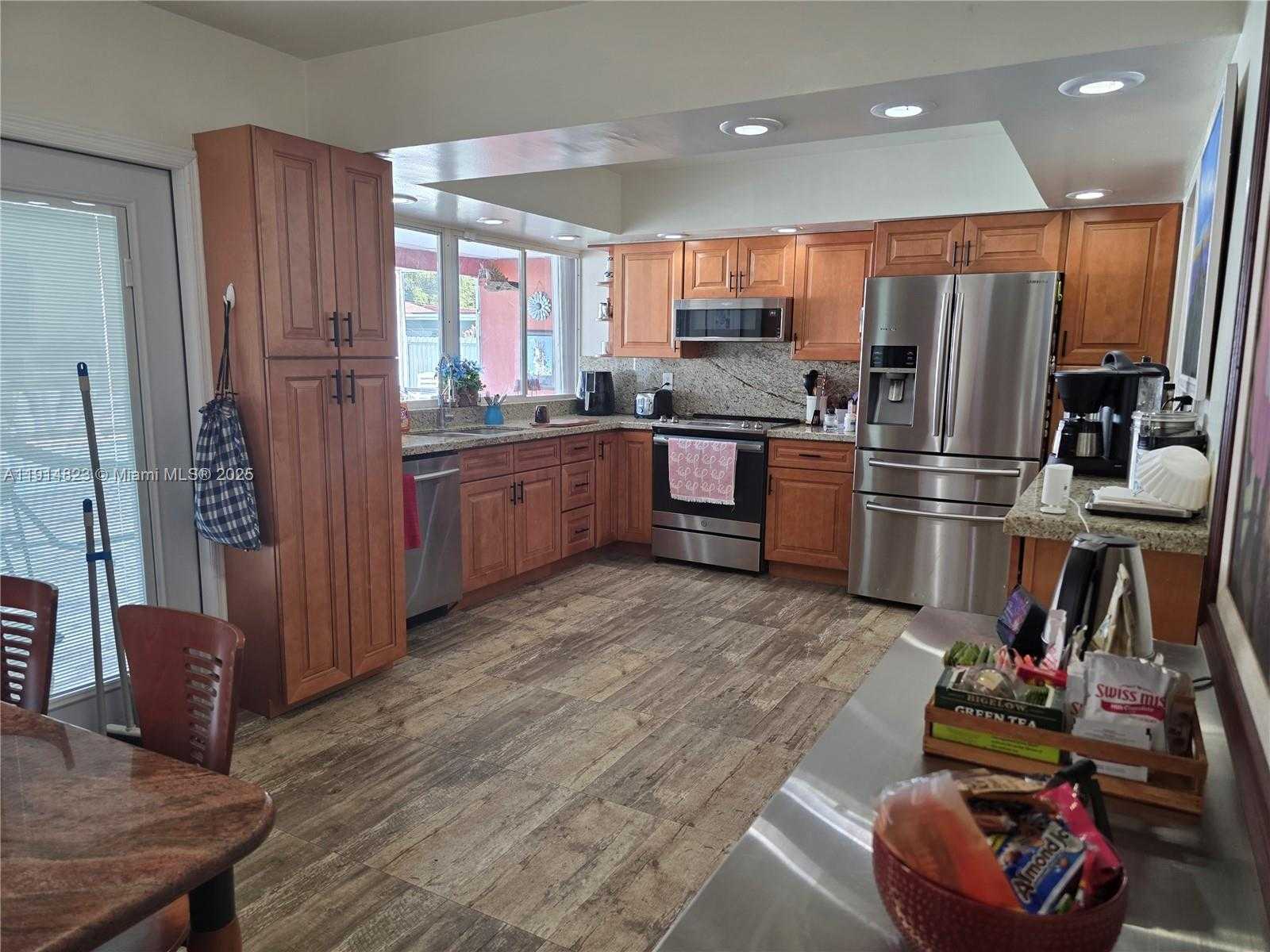 Small Image of 7917 TROPICANA ST, Miramar Number 20