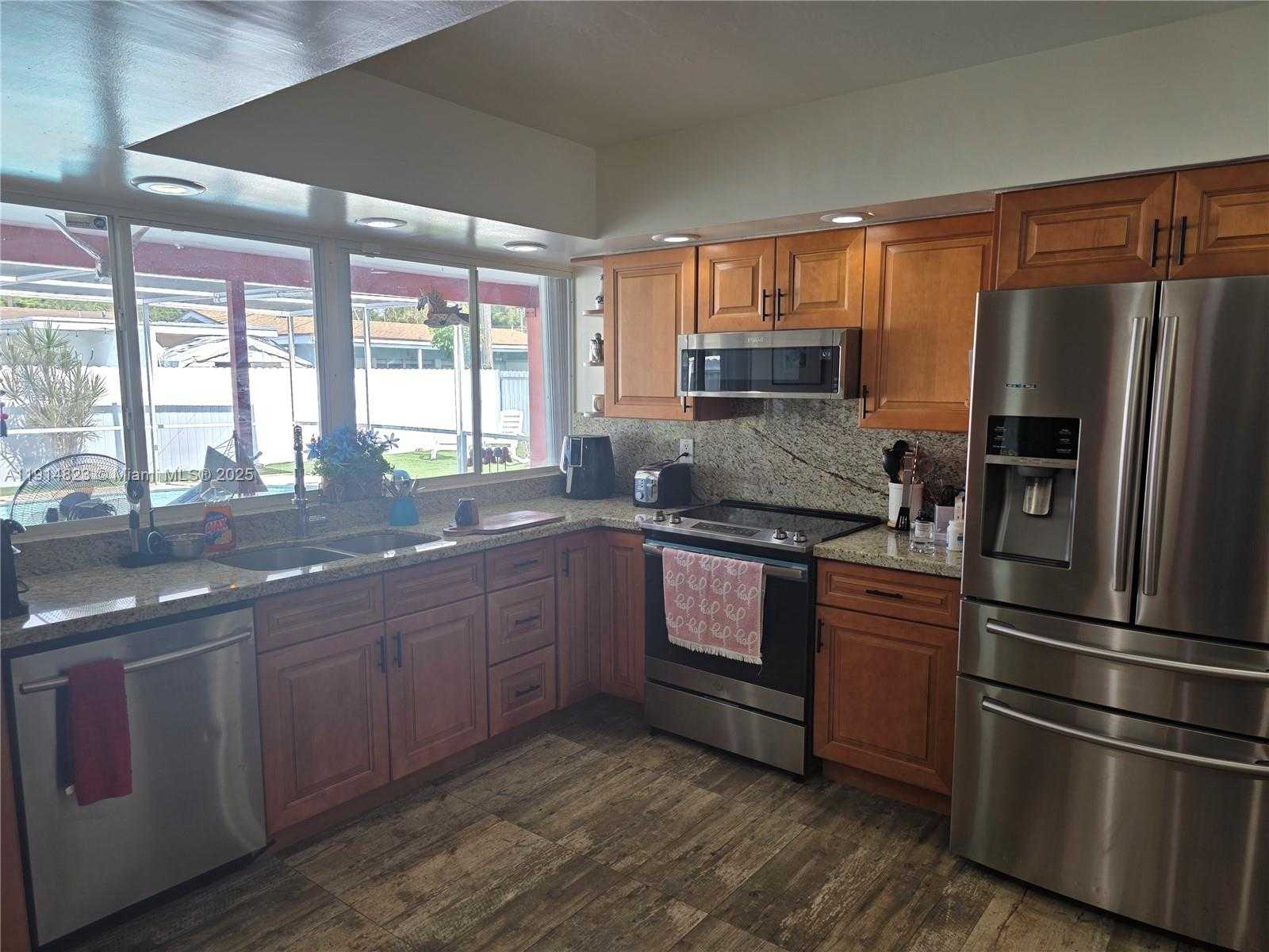 Small Image of 7917 TROPICANA ST, Miramar Number 21