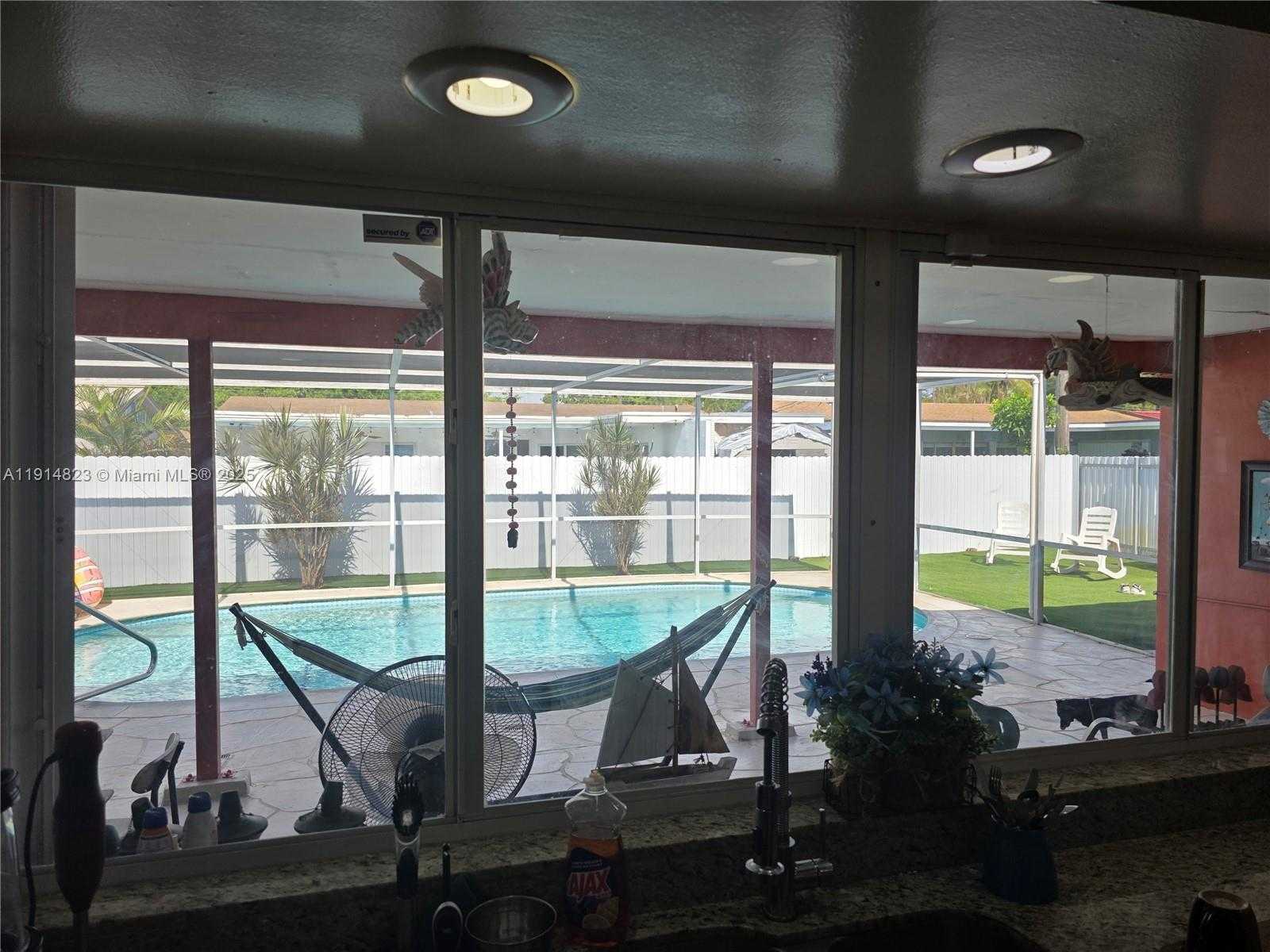 Small Image of 7917 TROPICANA ST, Miramar Number 22