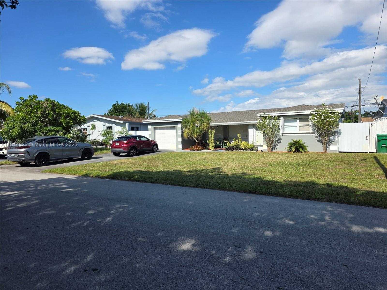 Small Image of 7917 TROPICANA ST, Miramar Number 3