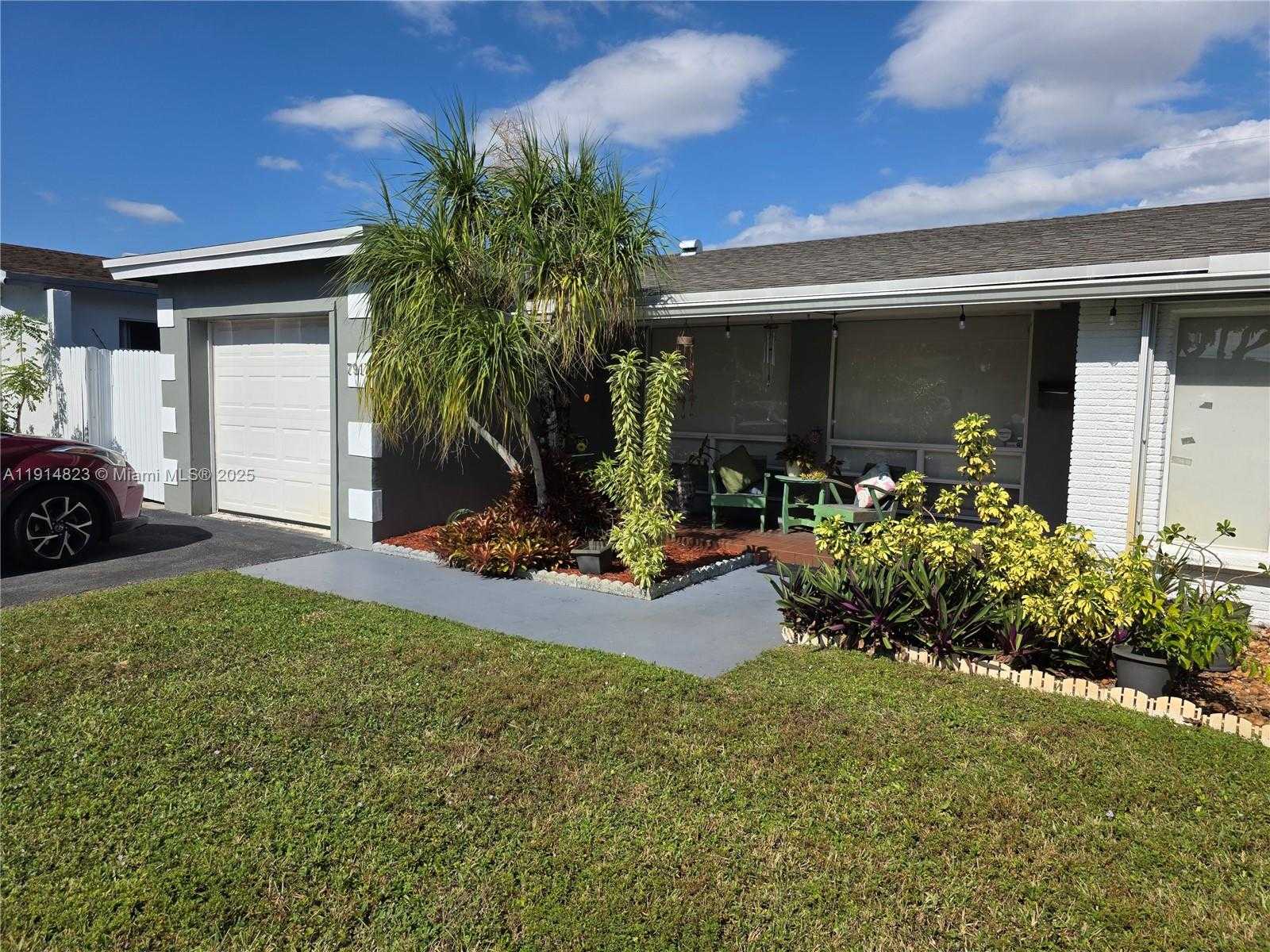 Small Image of 7917 TROPICANA ST, Miramar Number 4