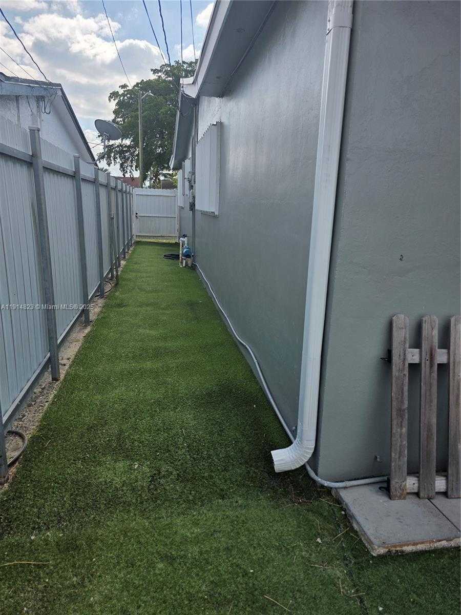 Small Image of 7917 TROPICANA ST, Miramar Number 57