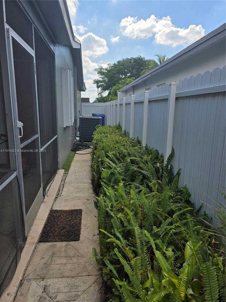 Small Image of 7917 TROPICANA ST, Miramar Number 59