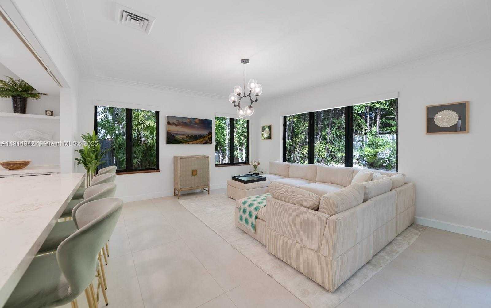 Small Image of 5735 NORTH BAY RD, Miami Beach Number 13