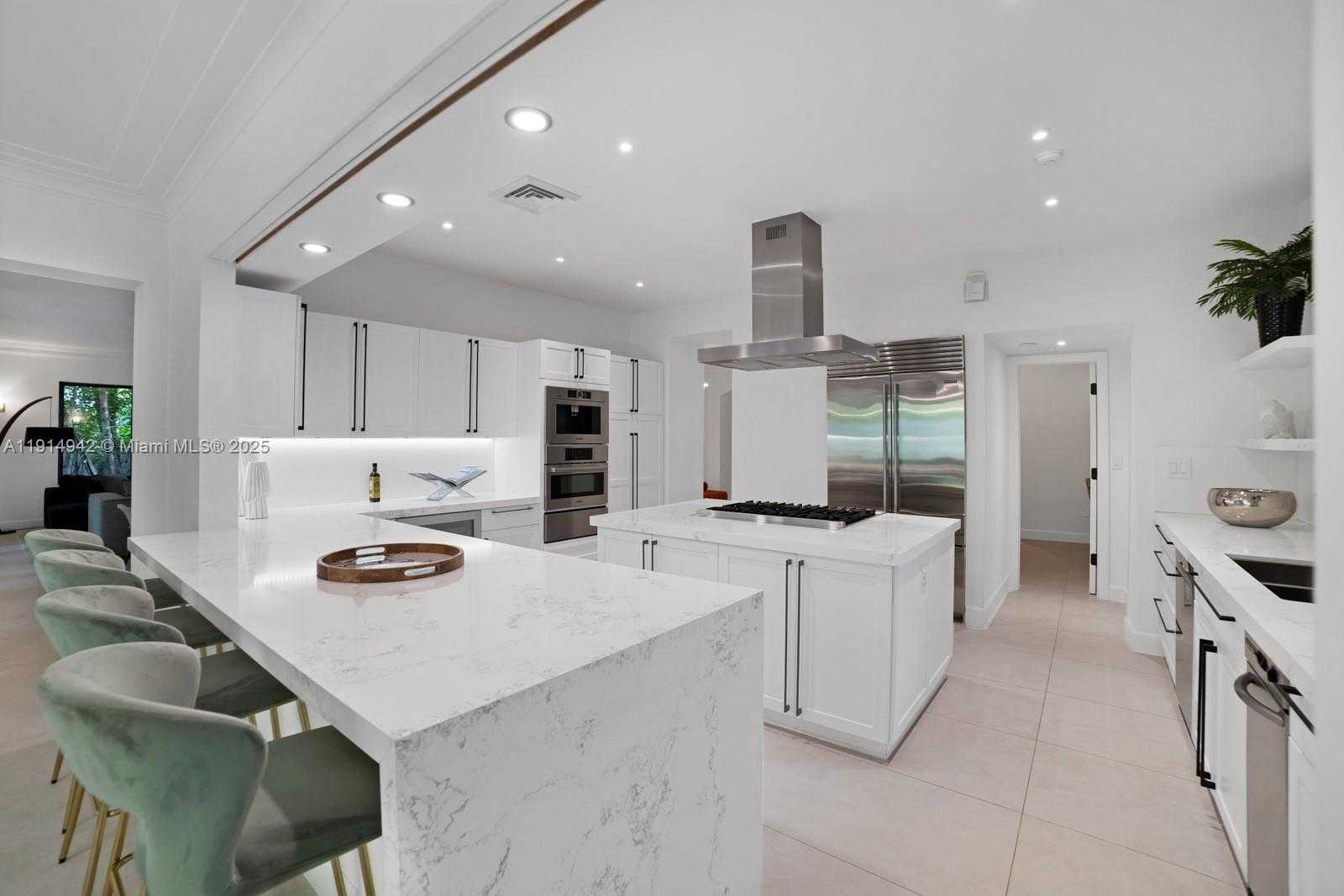 Small Image of 5735 NORTH BAY RD, Miami Beach Number 14