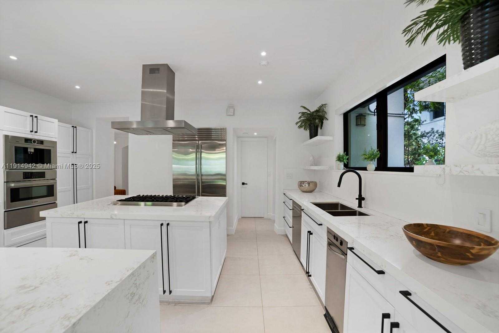 Small Image of 5735 NORTH BAY RD, Miami Beach Number 15