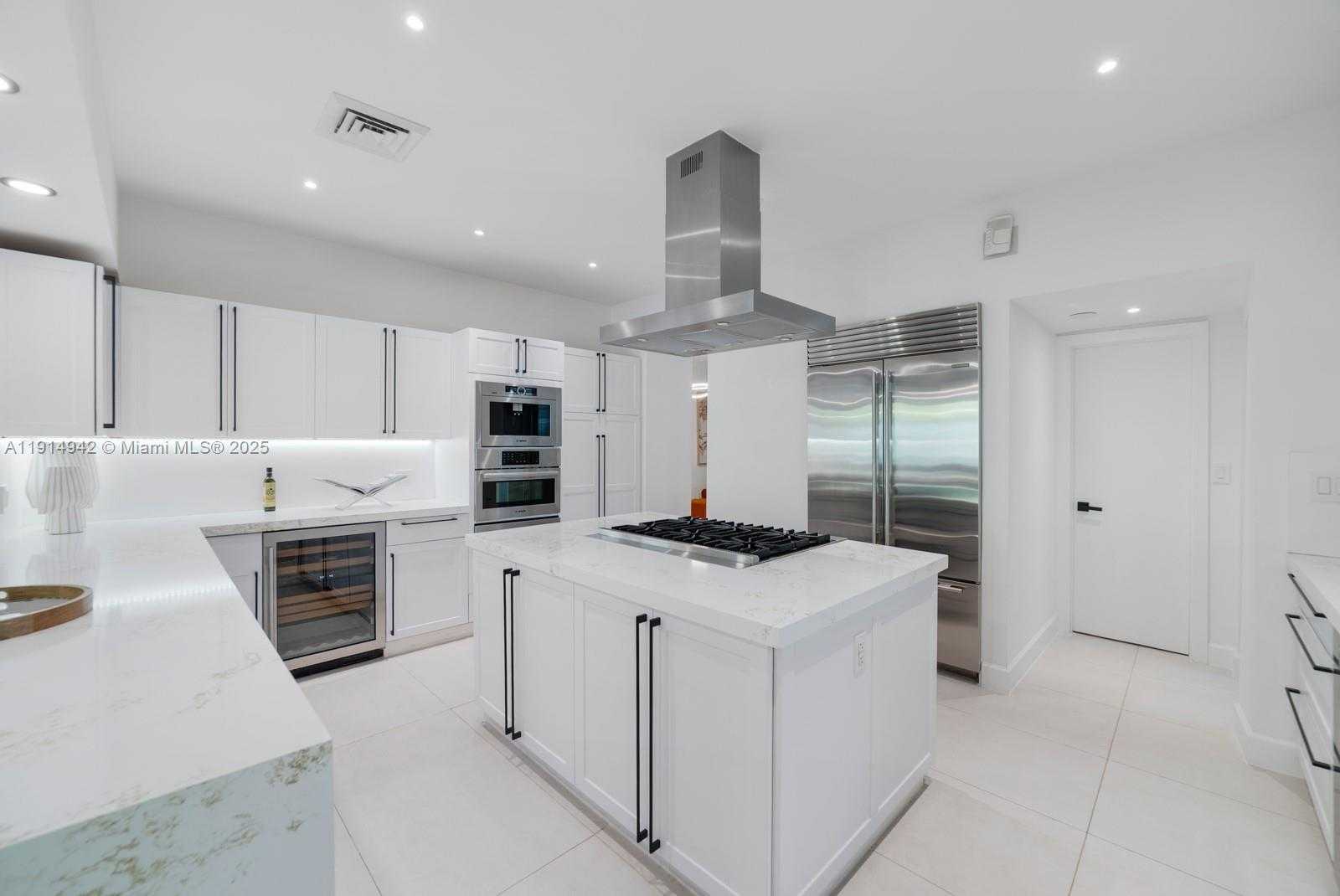 Small Image of 5735 NORTH BAY RD, Miami Beach Number 16