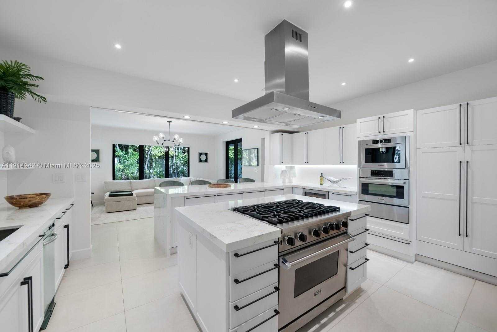 Small Image of 5735 NORTH BAY RD, Miami Beach Number 17