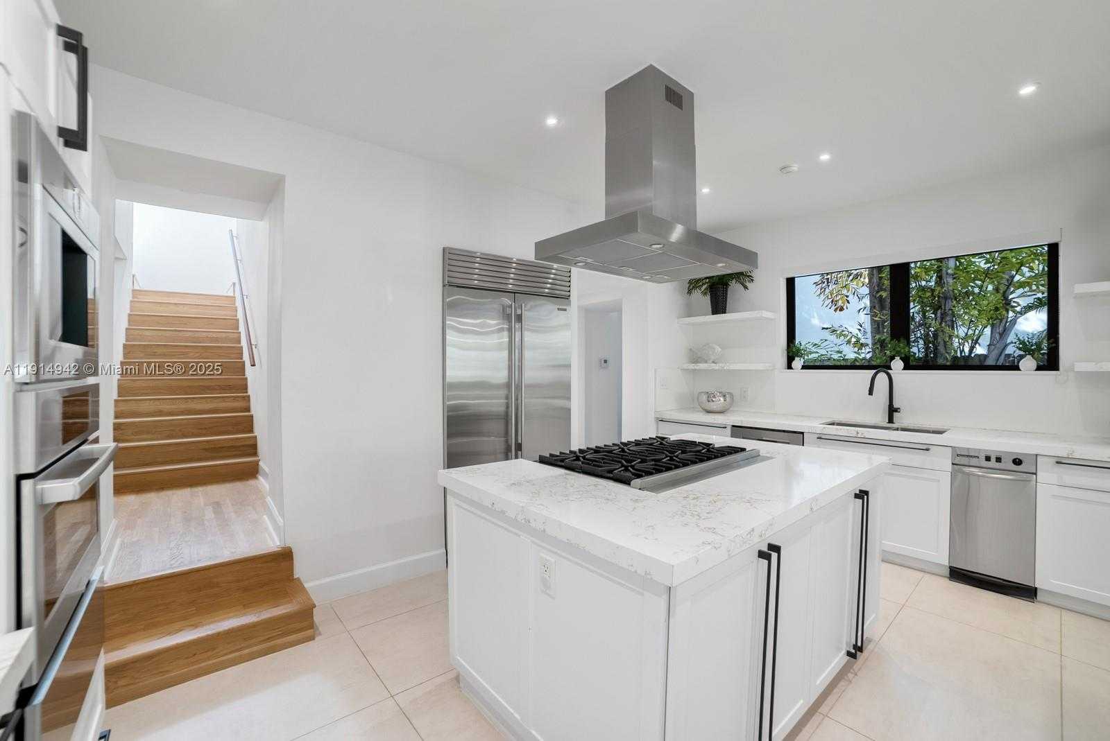 Small Image of 5735 NORTH BAY RD, Miami Beach Number 18