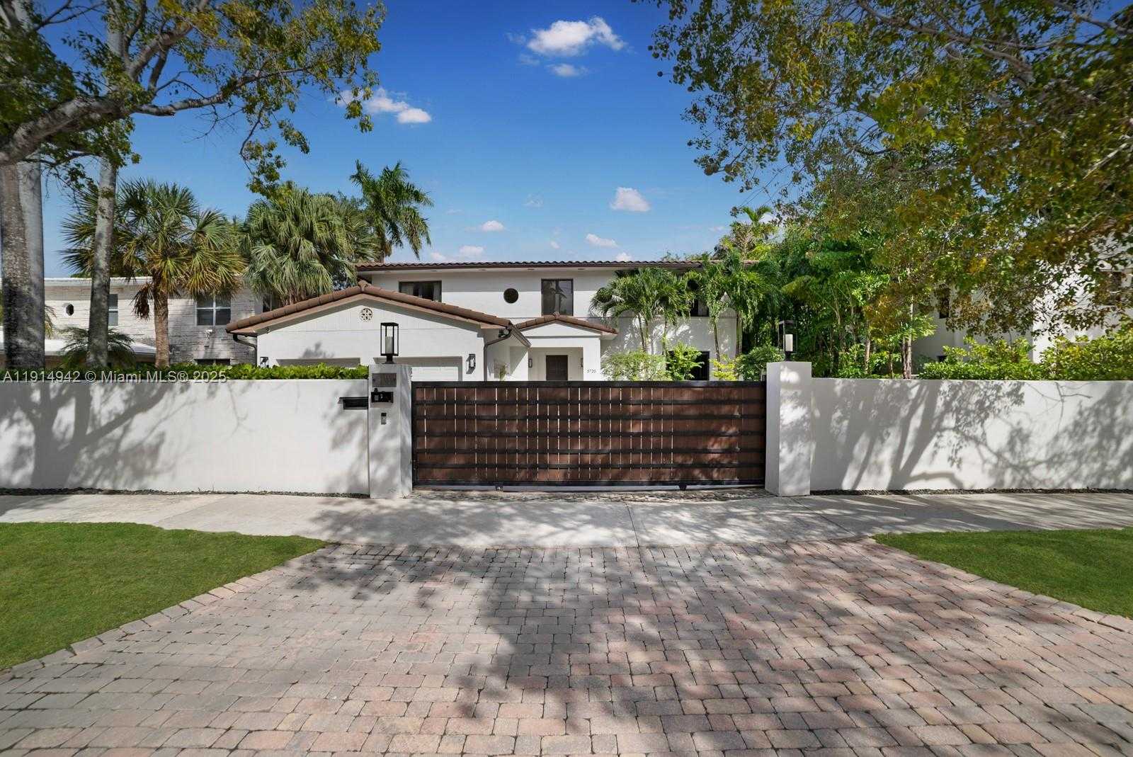 Small Image of 5735 NORTH BAY RD, Miami Beach Number 2