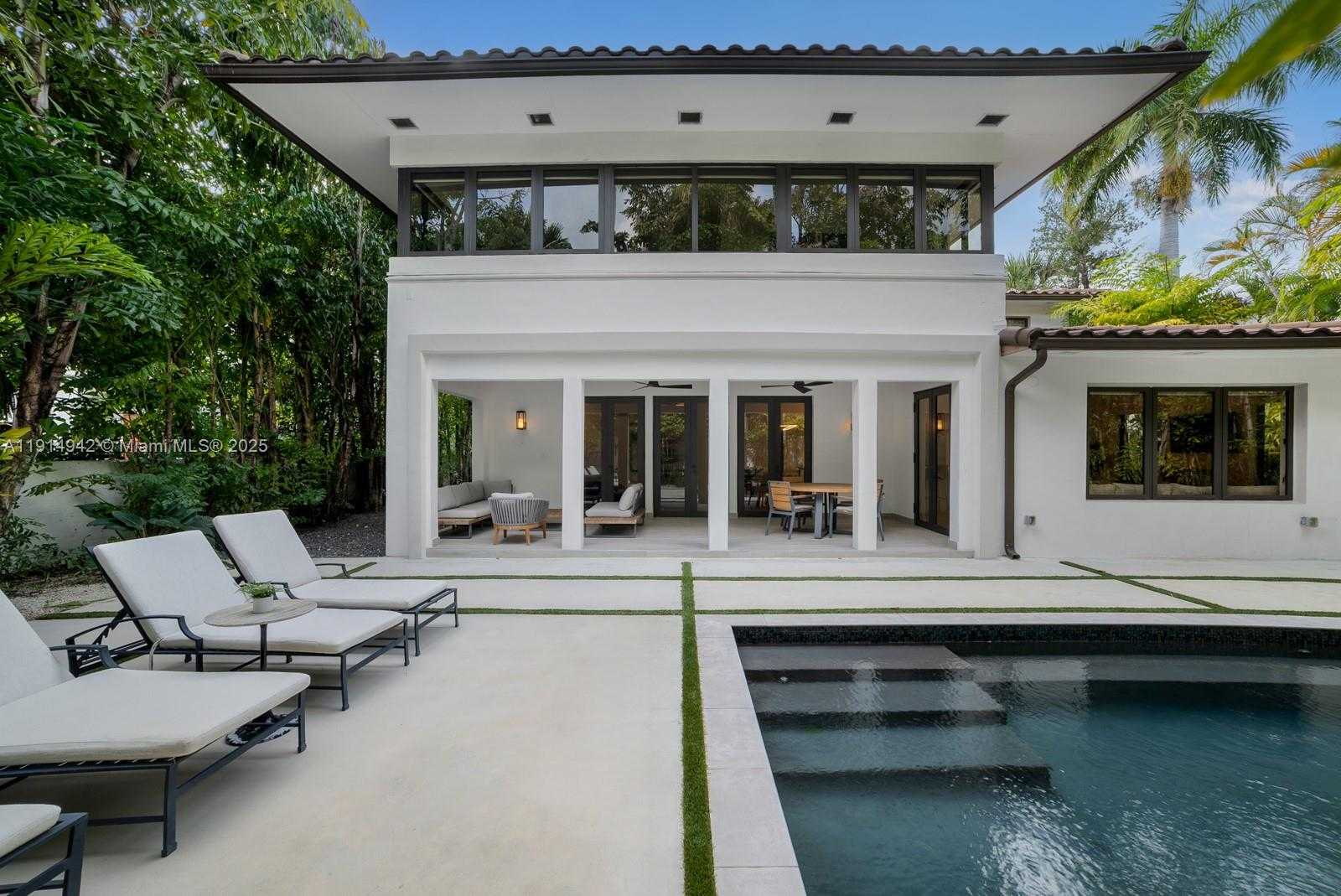 Small Image of 5735 NORTH BAY RD, Miami Beach Number 24