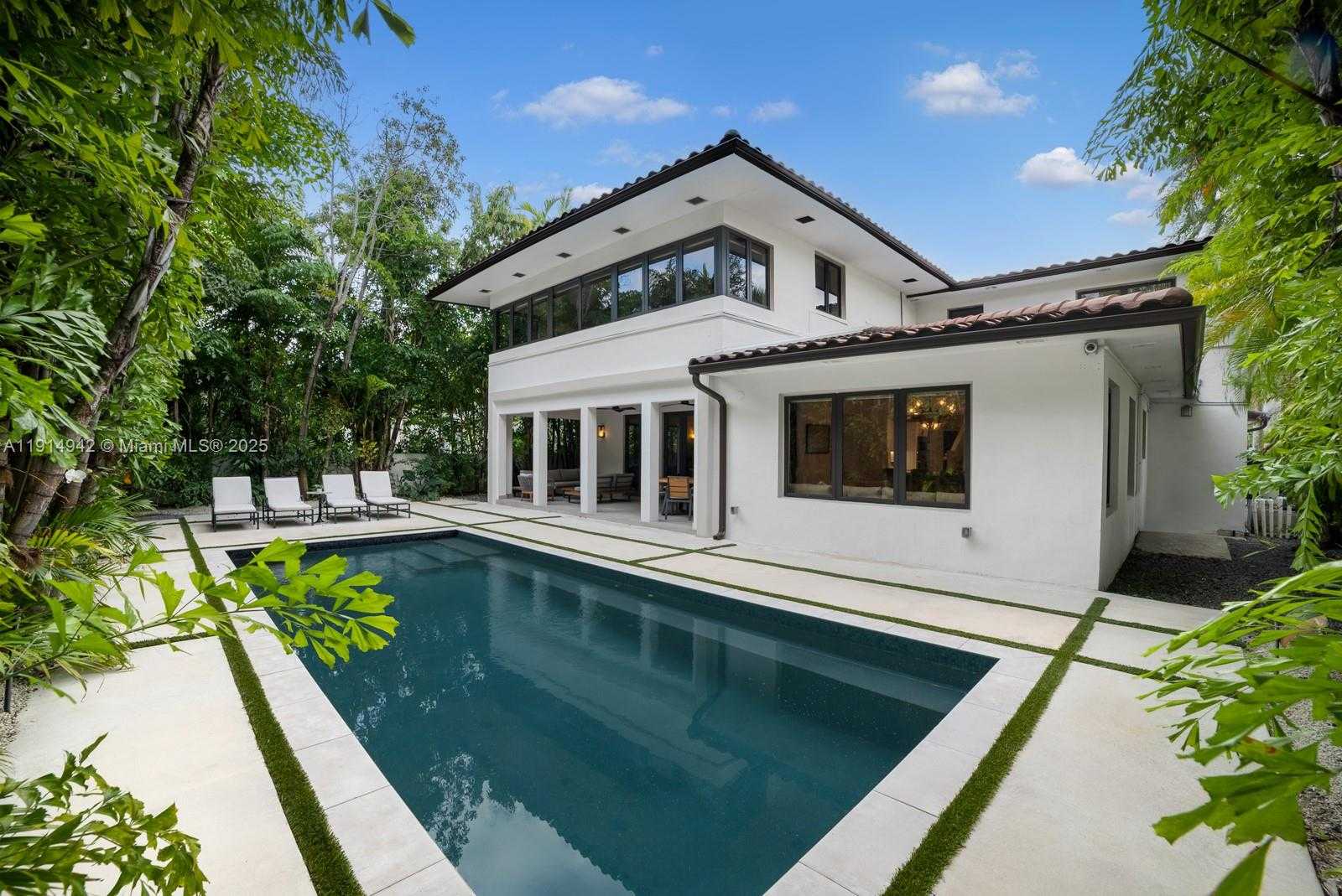 Small Image of 5735 NORTH BAY RD, Miami Beach Number 25