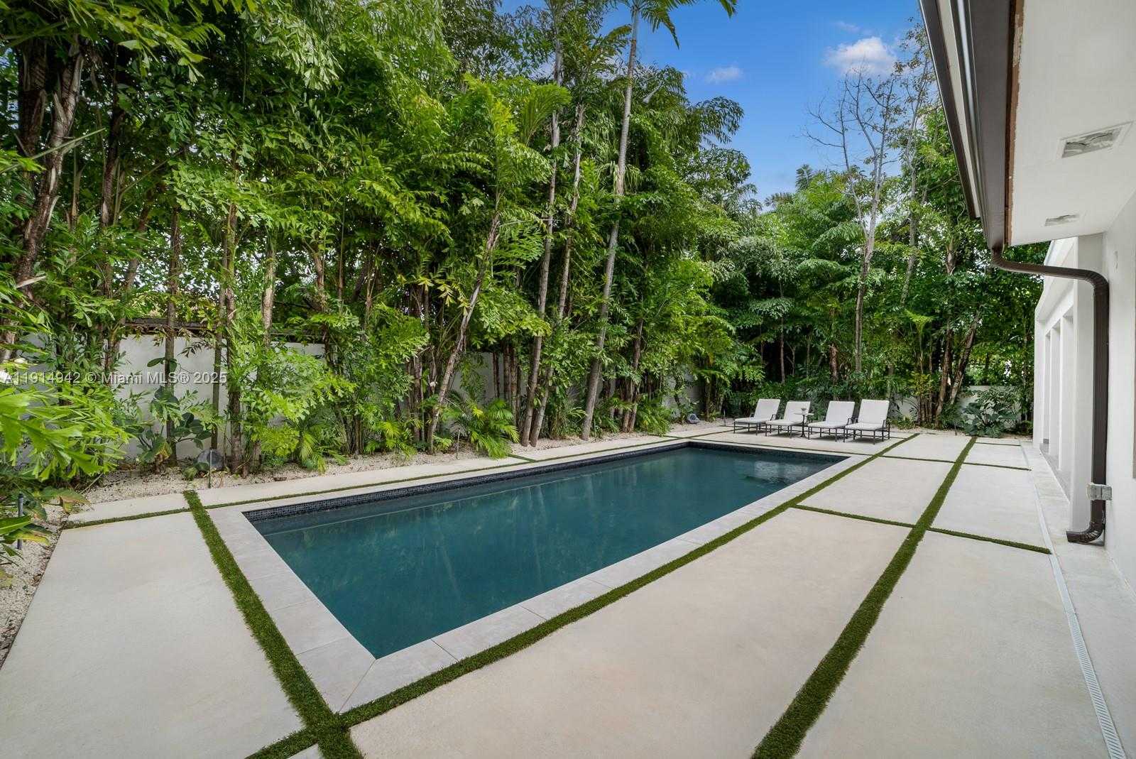 Small Image of 5735 NORTH BAY RD, Miami Beach Number 26