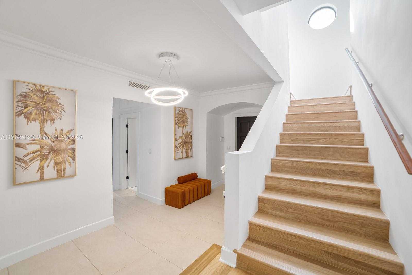 Small Image of 5735 NORTH BAY RD, Miami Beach Number 27