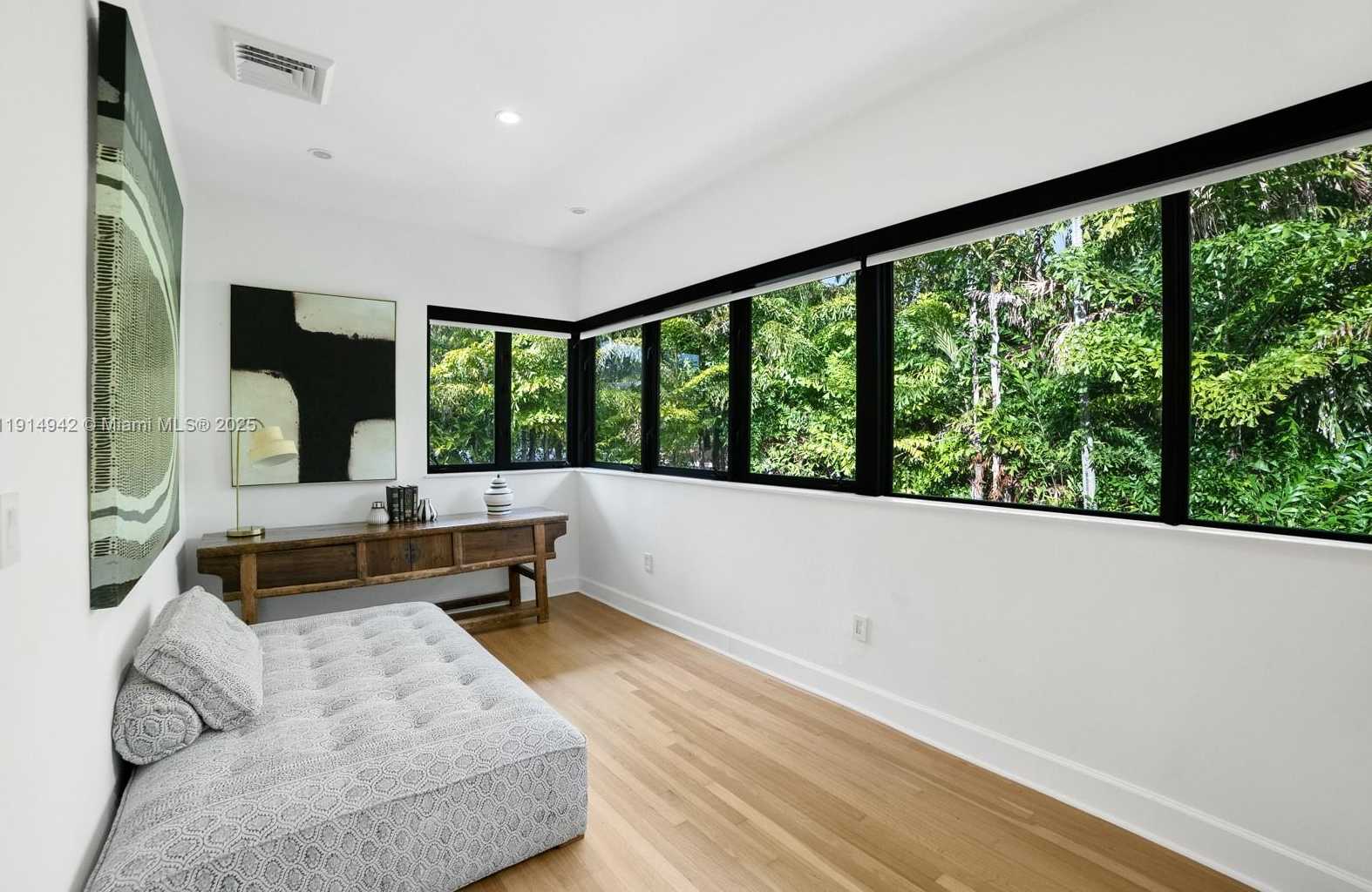 Small Image of 5735 NORTH BAY RD, Miami Beach Number 30