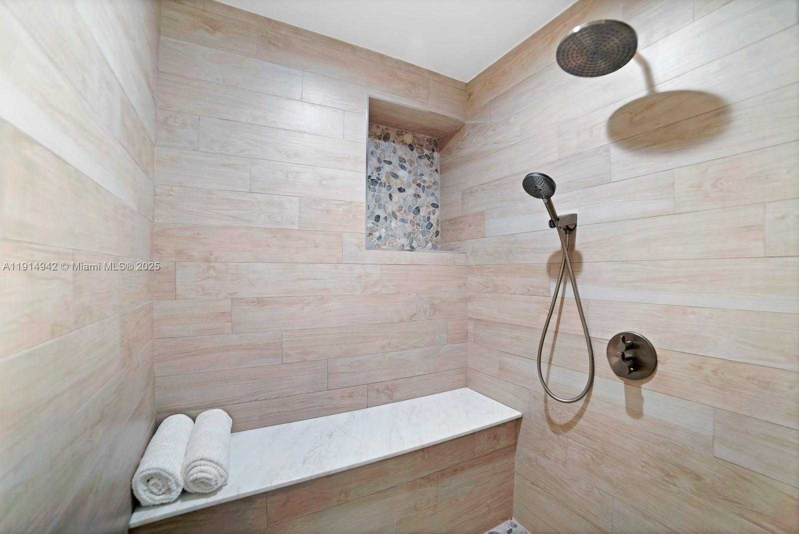 Small Image of 5735 NORTH BAY RD, Miami Beach Number 35