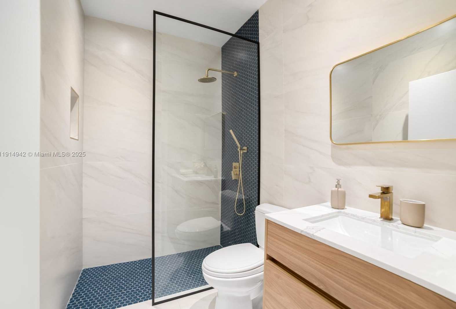 Small Image of 5735 NORTH BAY RD, Miami Beach Number 39