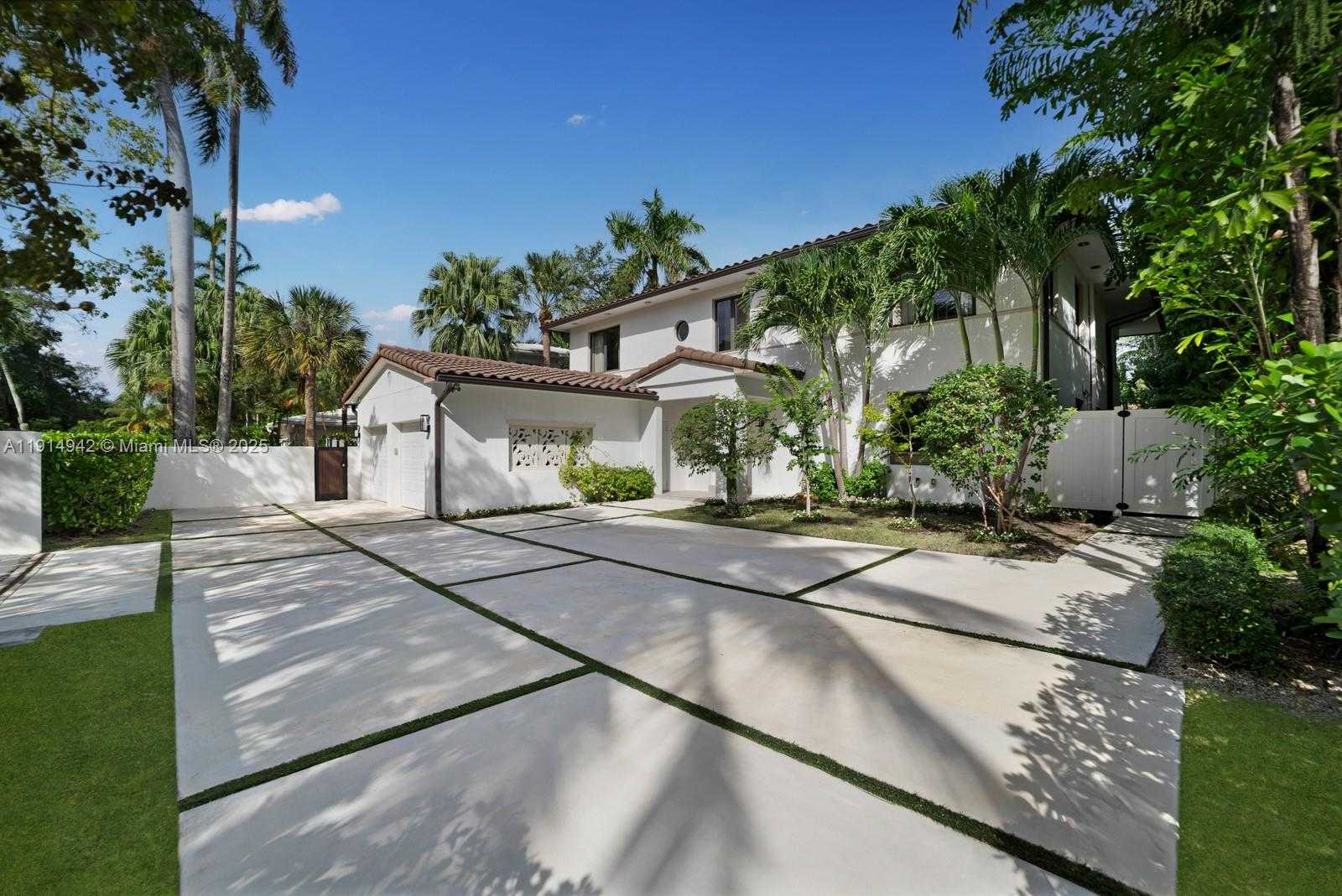 Small Image of 5735 NORTH BAY RD, Miami Beach Number 4