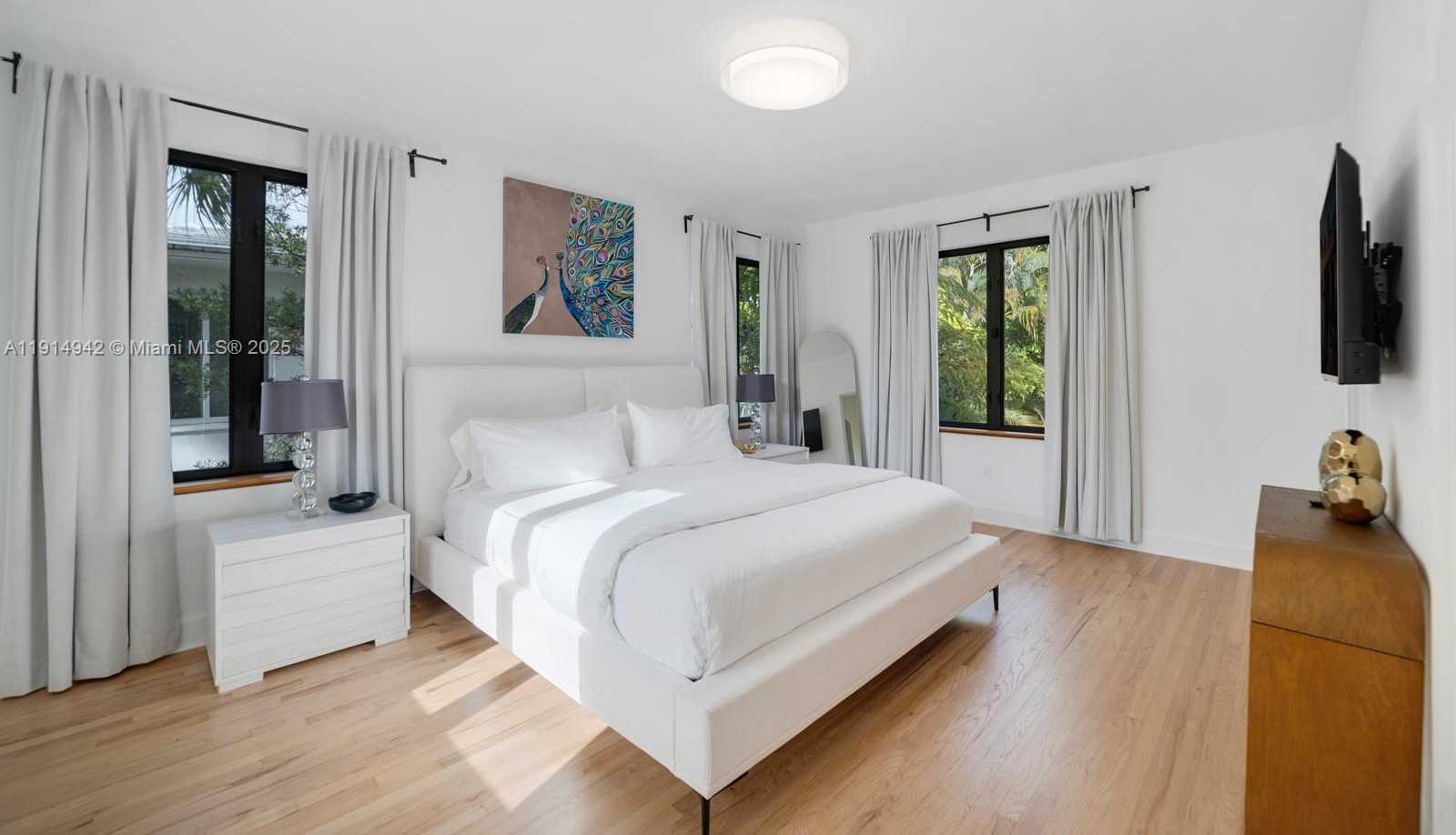 Small Image of 5735 NORTH BAY RD, Miami Beach Number 40