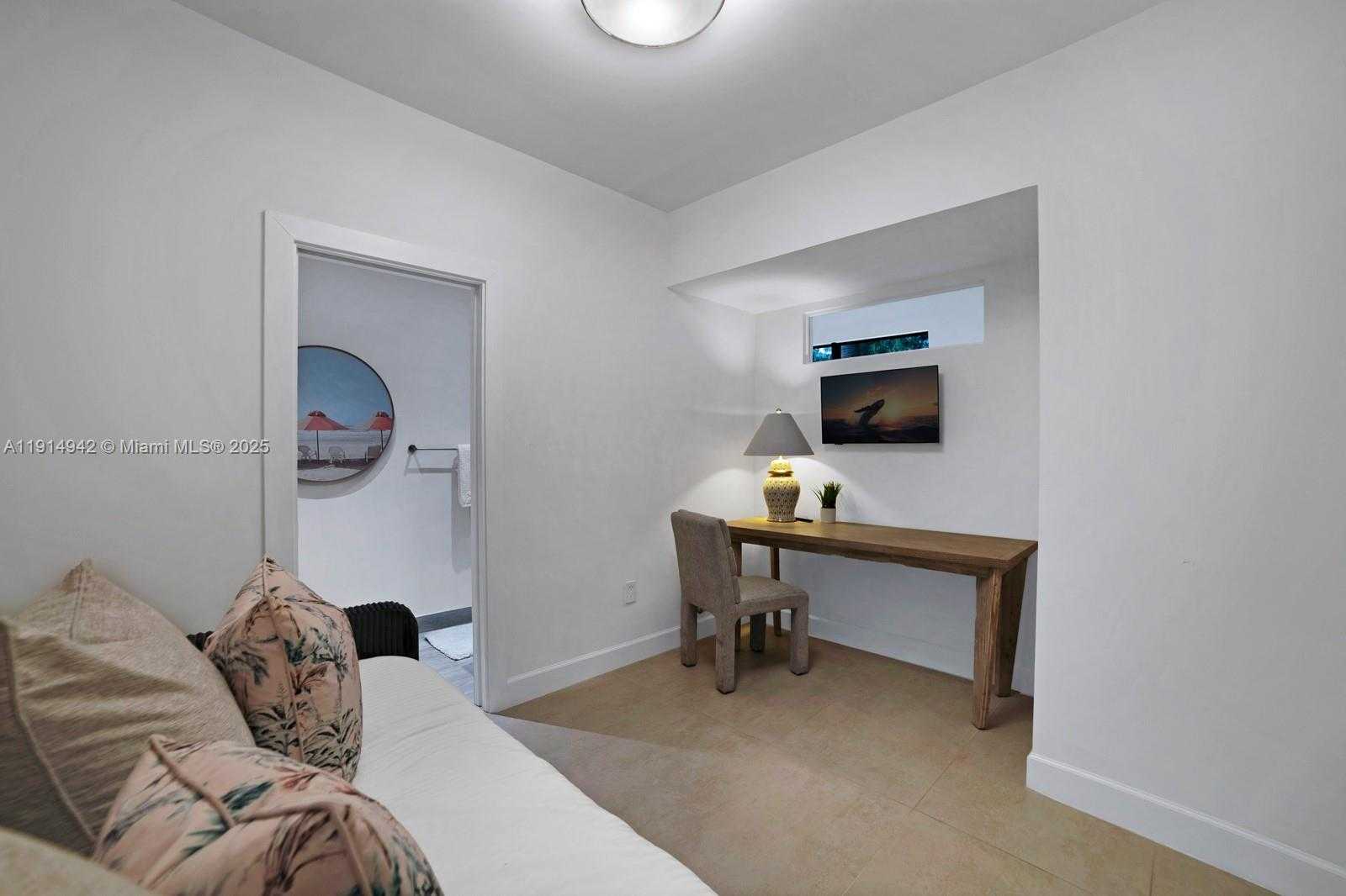 Small Image of 5735 NORTH BAY RD, Miami Beach Number 44