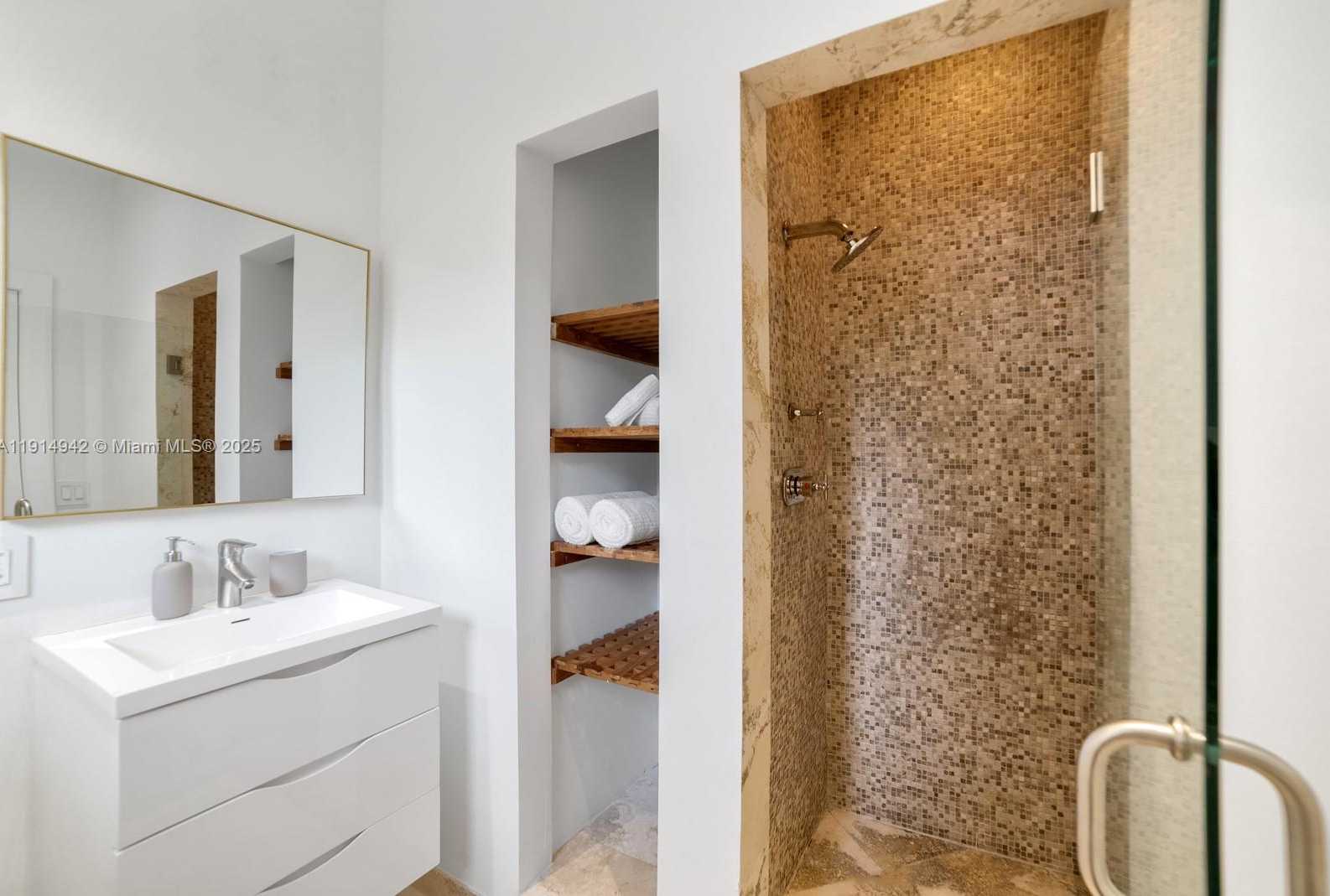 Small Image of 5735 NORTH BAY RD, Miami Beach Number 48