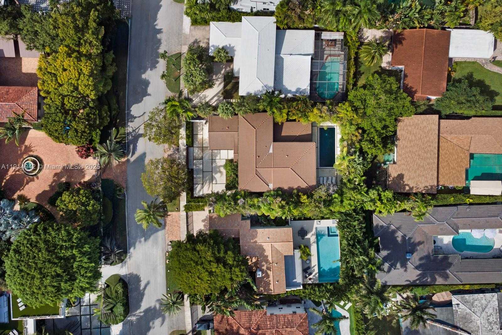 Small Image of 5735 NORTH BAY RD, Miami Beach Number 51