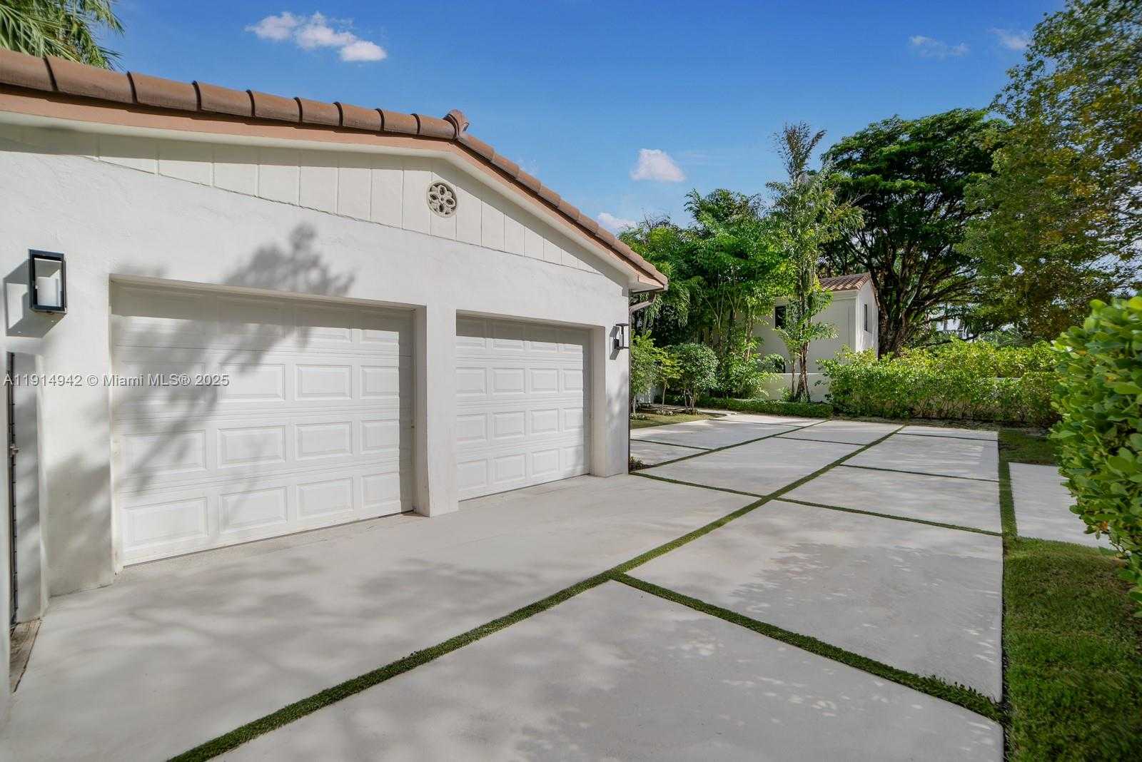 Small Image of 5735 NORTH BAY RD, Miami Beach Number 52