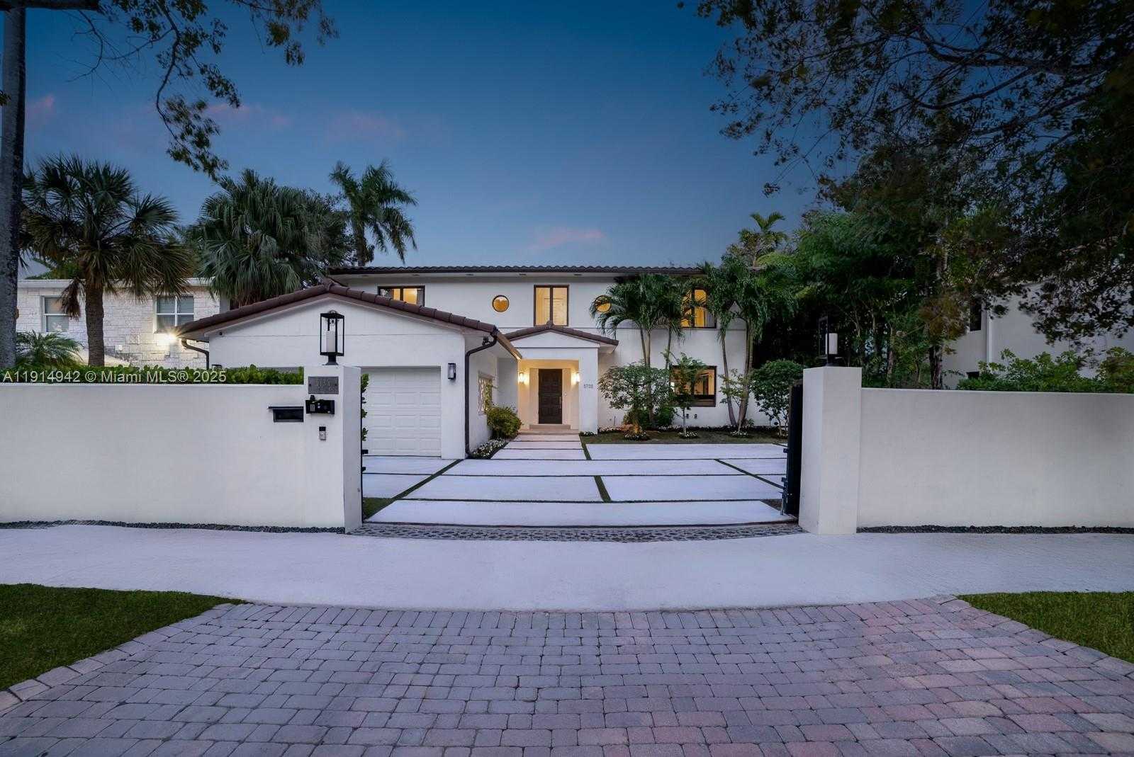 Small Image of 5735 NORTH BAY RD, Miami Beach Number 53